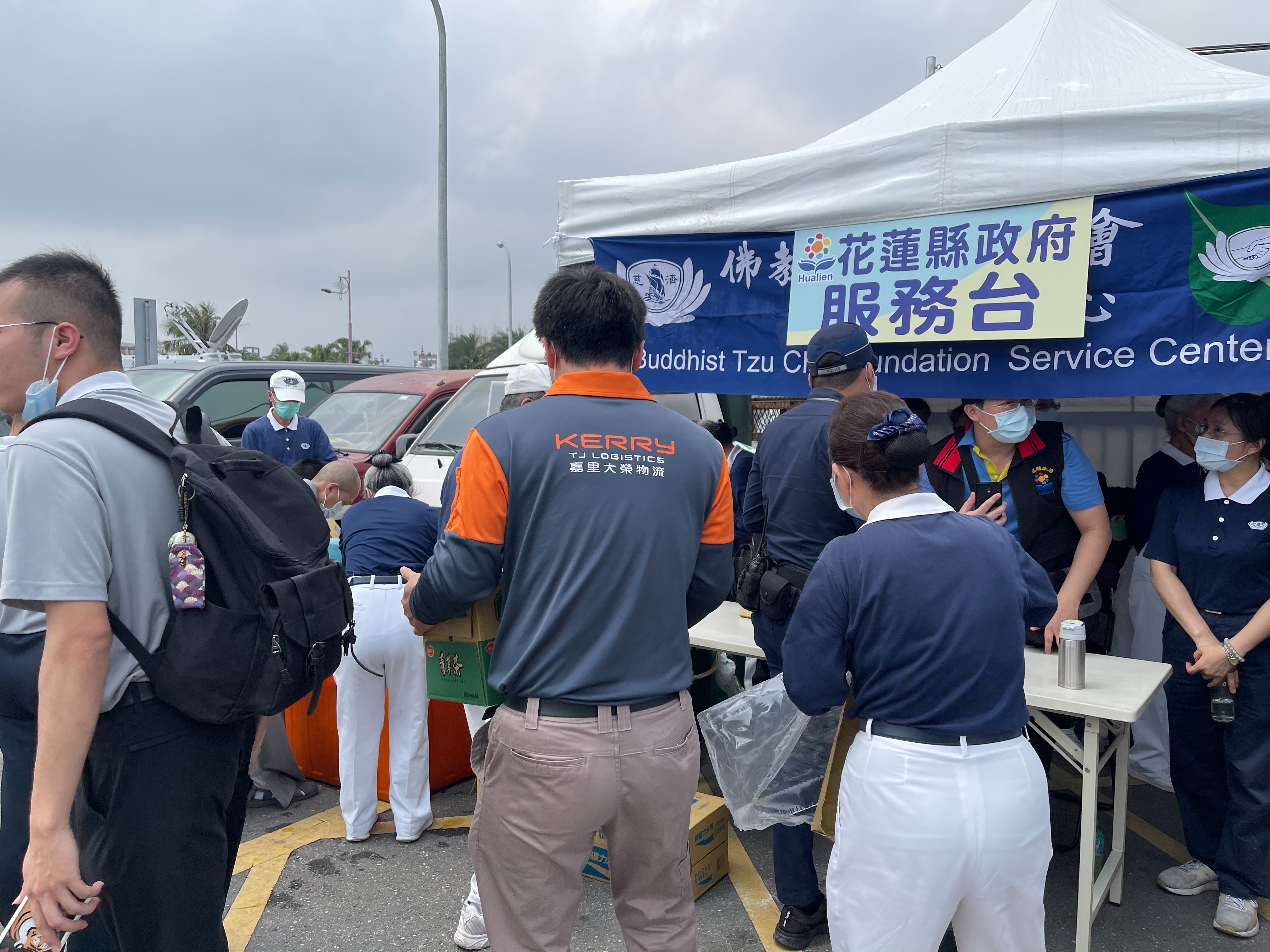 即日起到4月底,民眾若有物資運送需求,嘉里大榮將全力配合免費載送。(嘉里大榮提供)