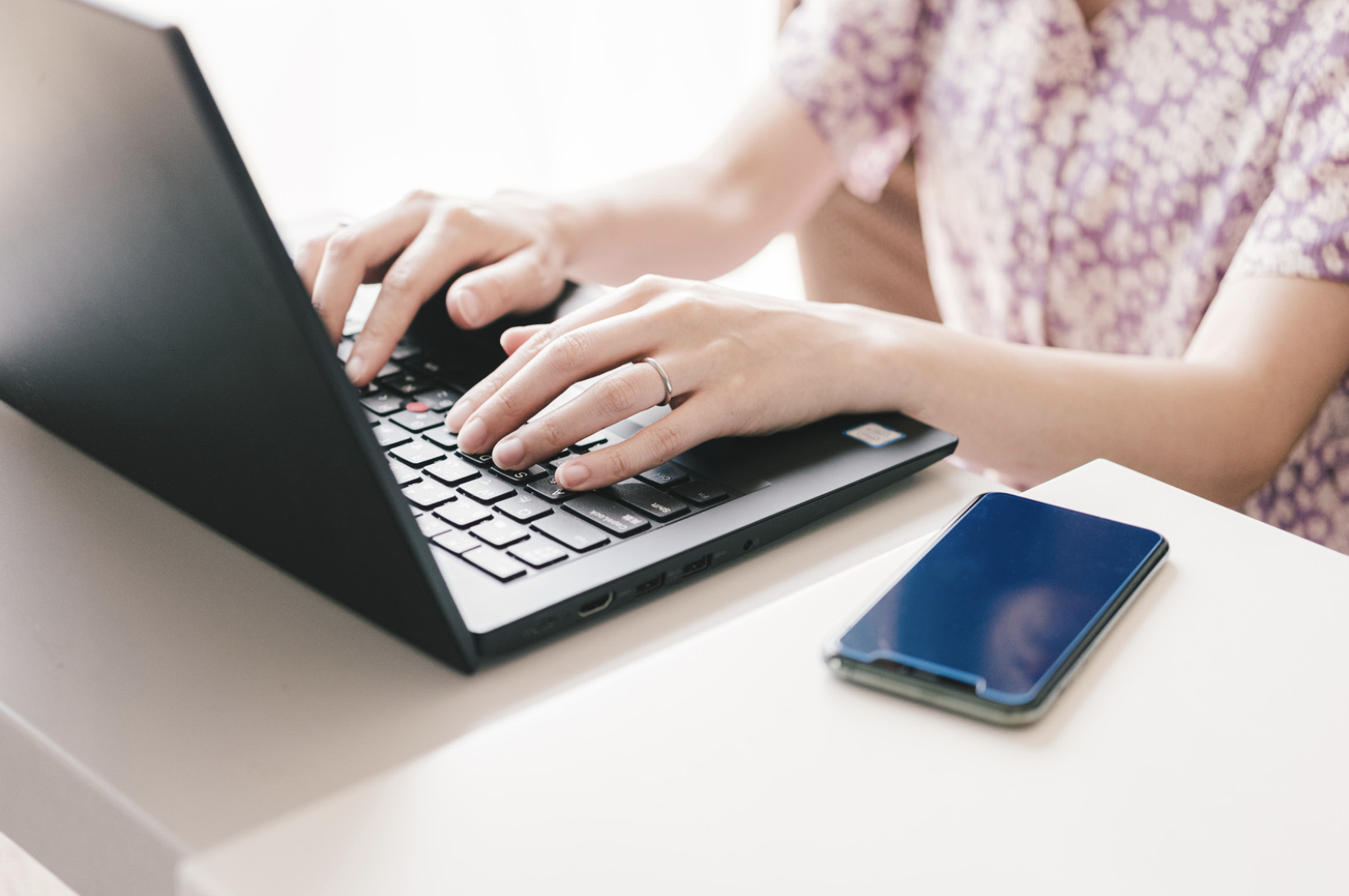 日本人妻靠著自己的實力成為年薪約新台幣182萬元的護理師，不用再看丈夫臉色。（示意圖，PAKUTASO）