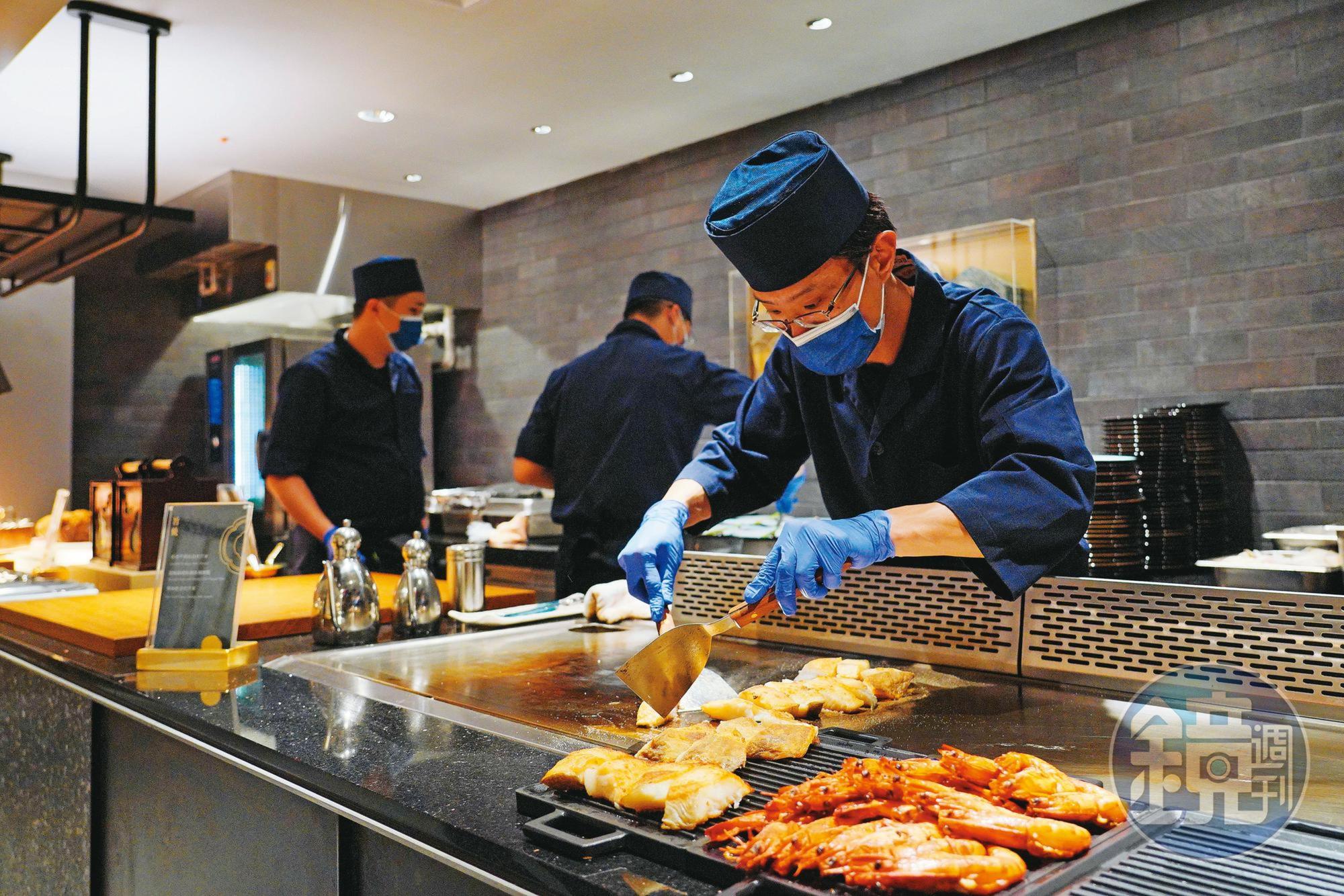 義享天地的商場強打美食牌吸客,可以吃到饗賓集團頂級日式料理自助餐「旭集」。