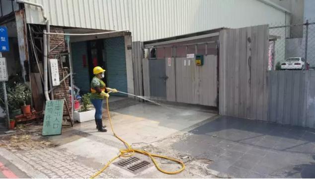 台中市環保局前往消毒,讓鄰居鬆了一口氣。(台中市環保局提供)