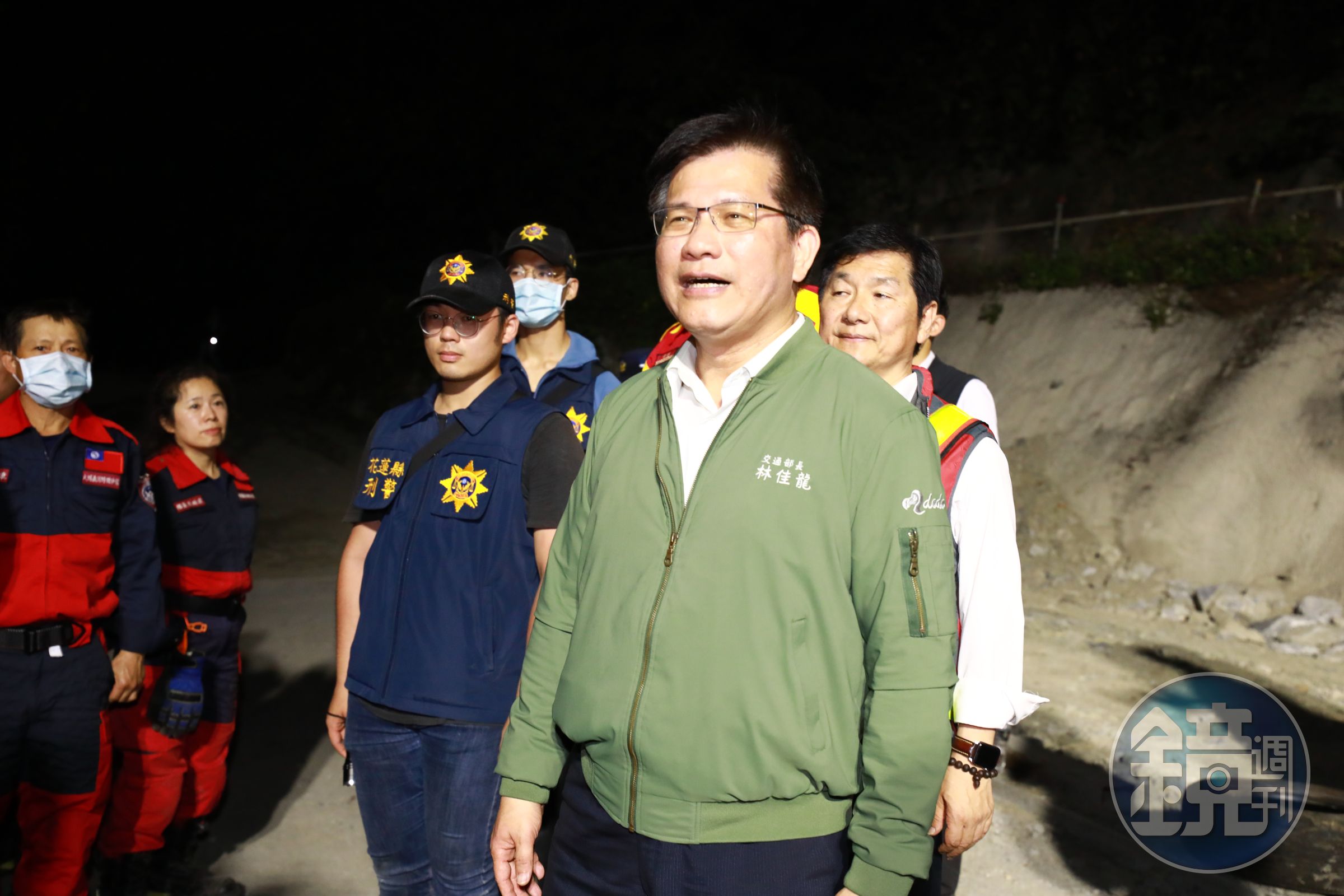台鐵408次太魯閣號2日發生出軌意外，交通部長林佳龍昨天深夜在臉書發文宣布已向總統及行政院長請辭。