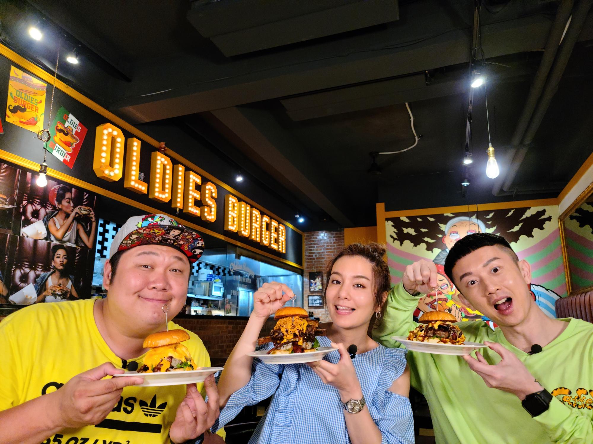 《食尚玩家》為哈孝遠（左起）、莎莎及麥克斯搭檔主持。（TVBS提供）