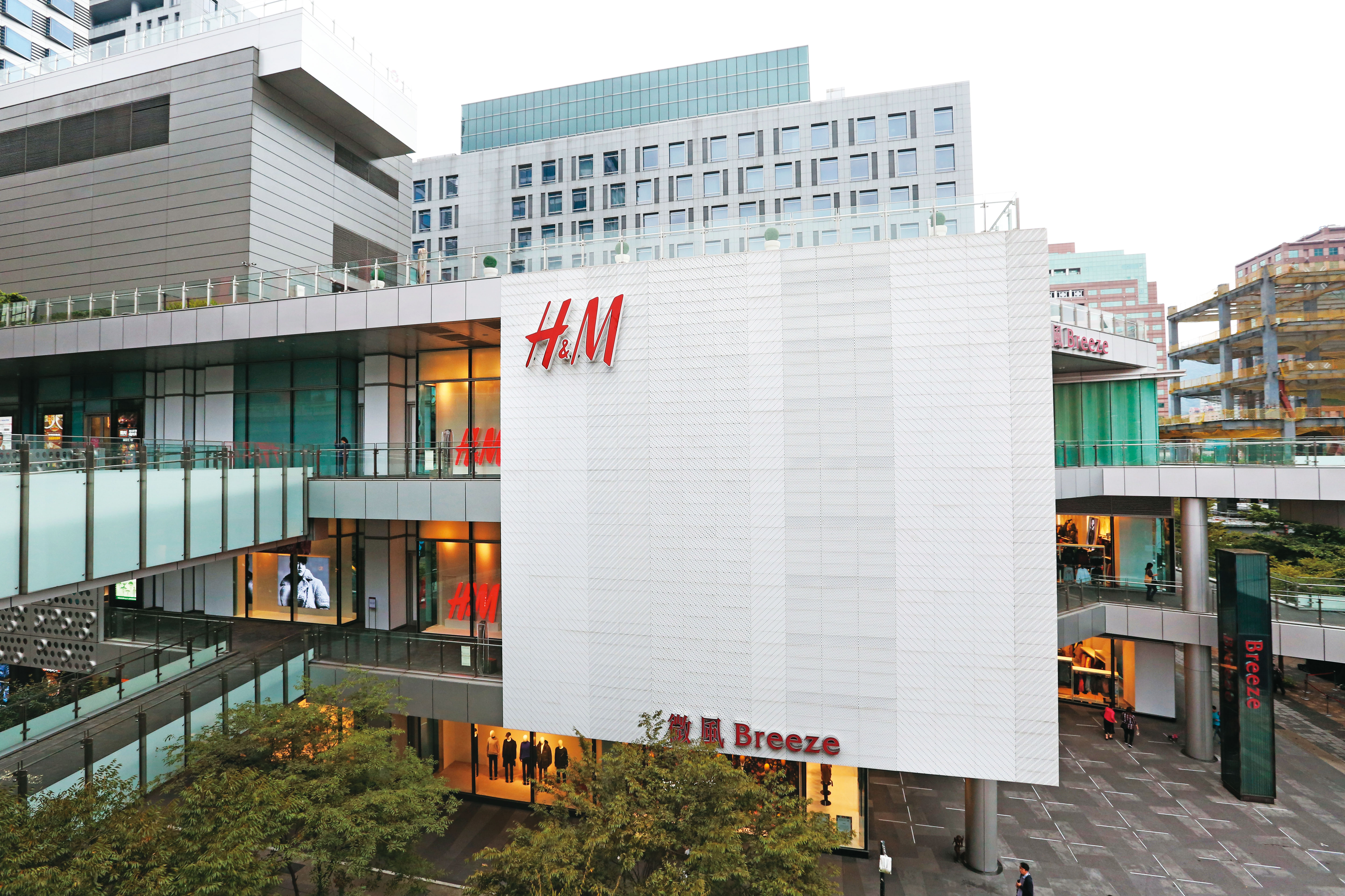 新疆棉事件延燒，各國都有龍頭企業在中國遭火烤祭旗，H&M首當其衝。