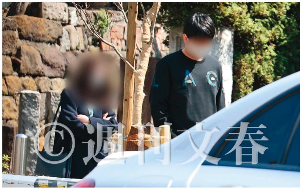 日本《週刊文春》最新報導指出,福原愛疑似不倫的對象「橫濱大谷翔平」(右)其實是有老婆(左)的人。(翻攝自週刊文春)
