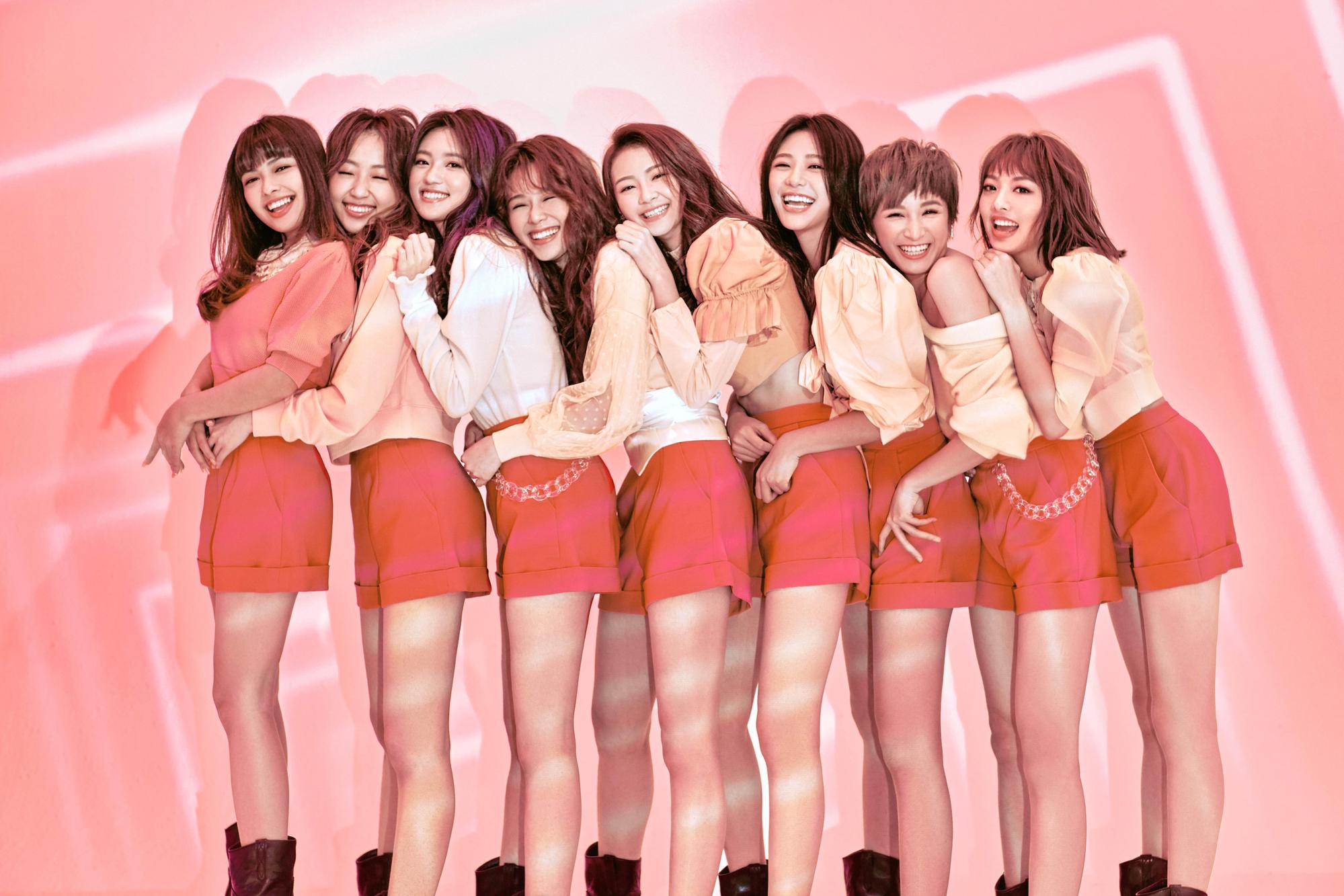 PINK FUN公布預購寫真虛擬EP《FOREVER PINK FUN》後,旋即在短短1小時內登上博客來即時榜冠軍。(索尼音樂提供)