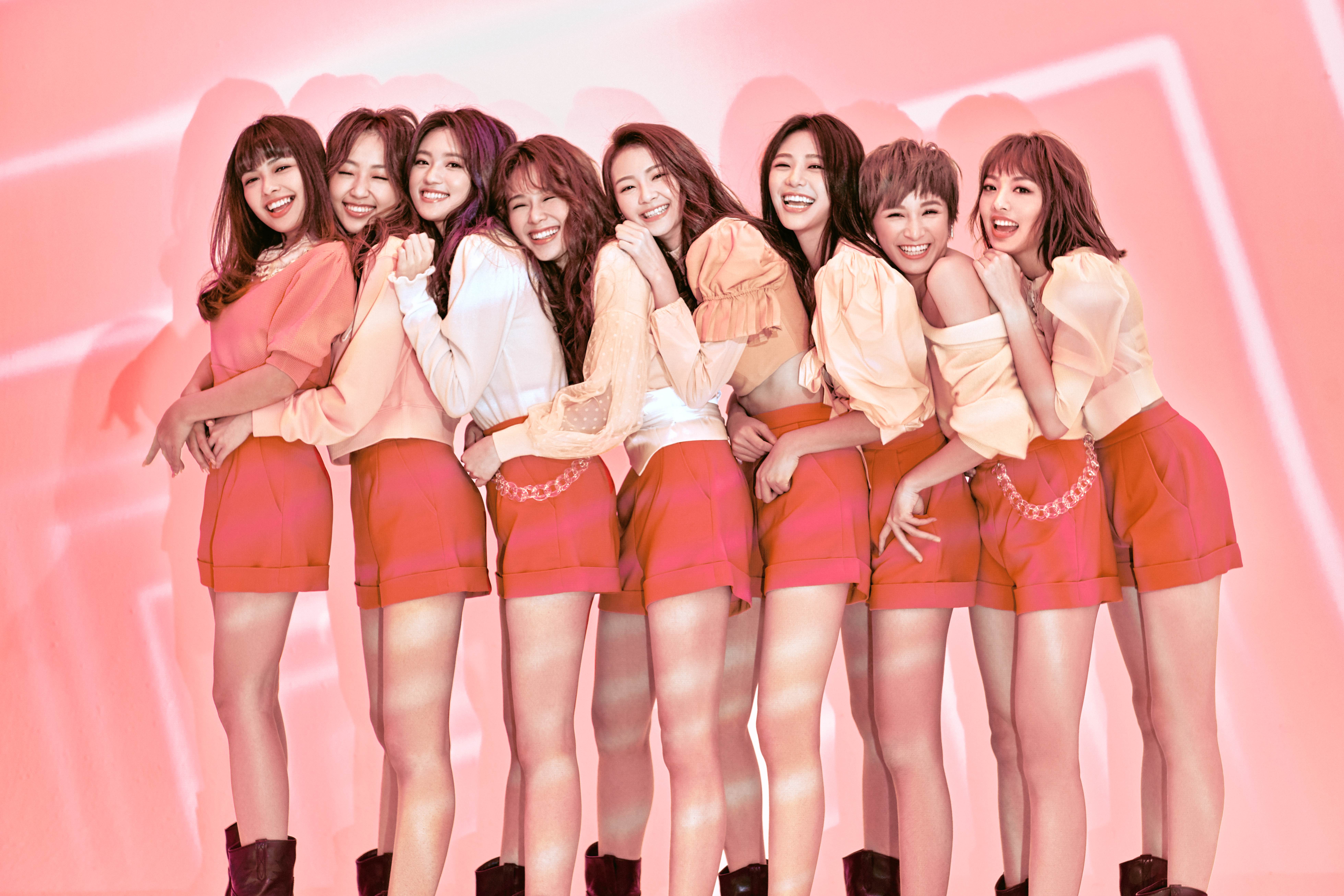 PINK FUN公布預購寫真虛擬EP《FOREVER PINK FUN》後，旋即在短短1小時內登上博客來即時榜冠軍。（索尼音樂提供）