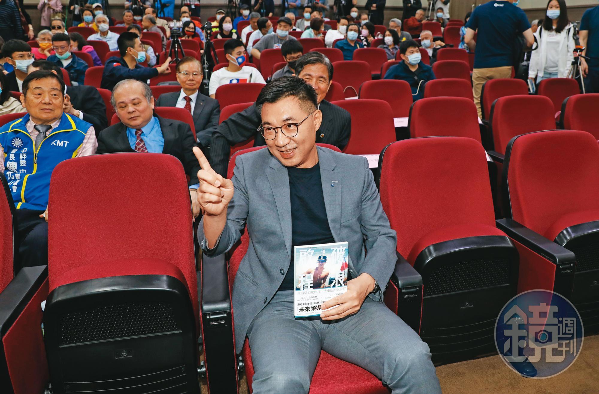 公投日距離國民黨主席選舉僅1個月,尋求連任的江啟臣將藉公投帶動藍營士氣,順勢替自己造勢。