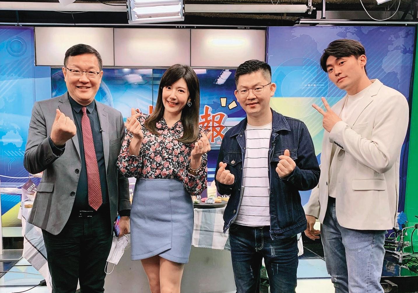藍恭唯(右一)身為國民黨的新生代,經常露臉試圖虜獲民心,更曾與鄭亦真(左二)在節目中同台。(翻攝自鄭亦真IG)