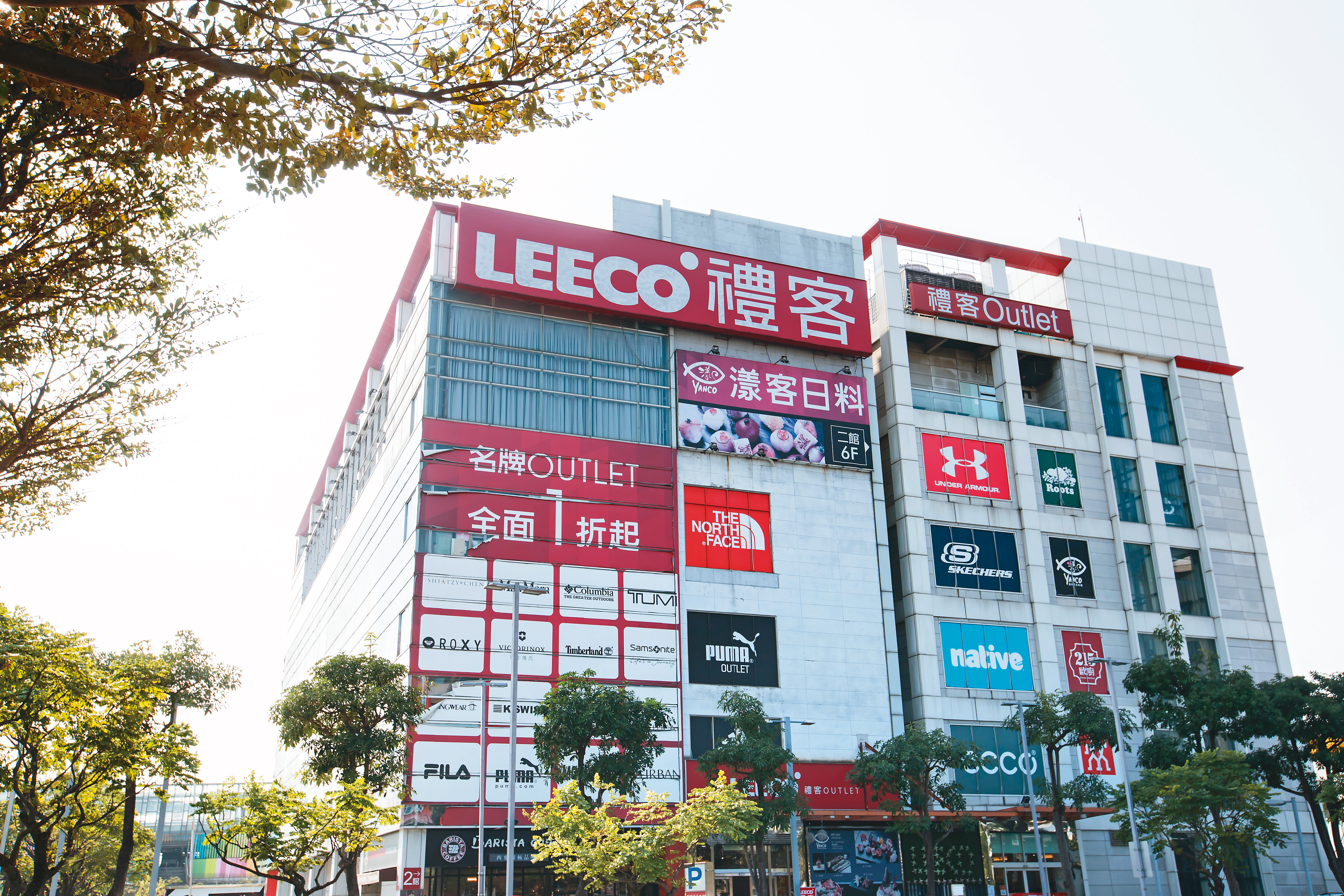 除了精品外，禮客也引進大量運動品牌，不定時舉辦1折超殺特賣。
