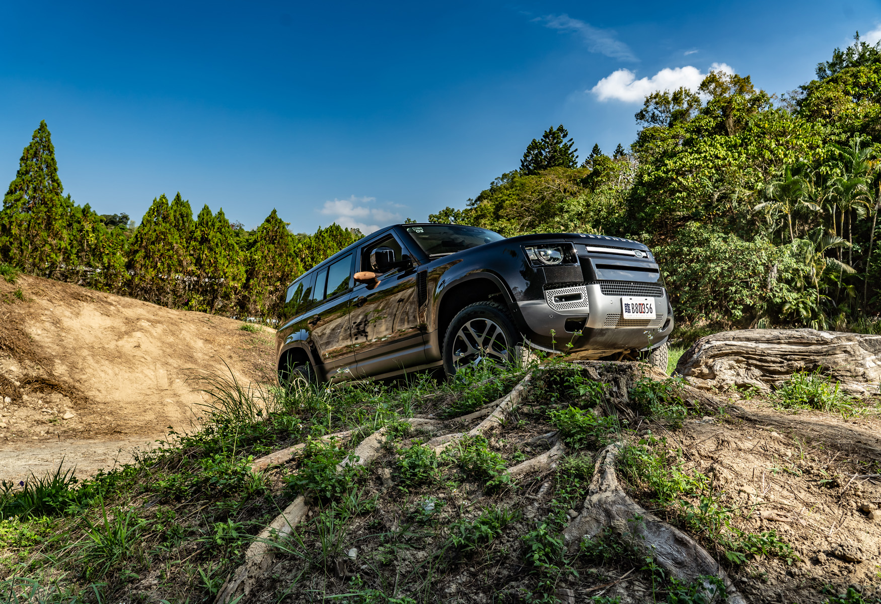 【鏡試駕】帝國拓荒者！LAND ROVER Defender 110 P300 HSE