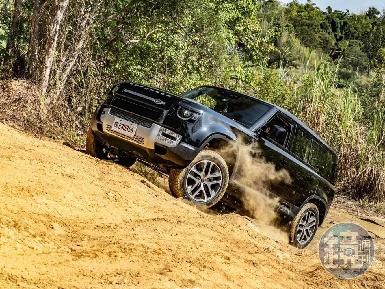 LAND ROVER Defender 110 P300 HSE