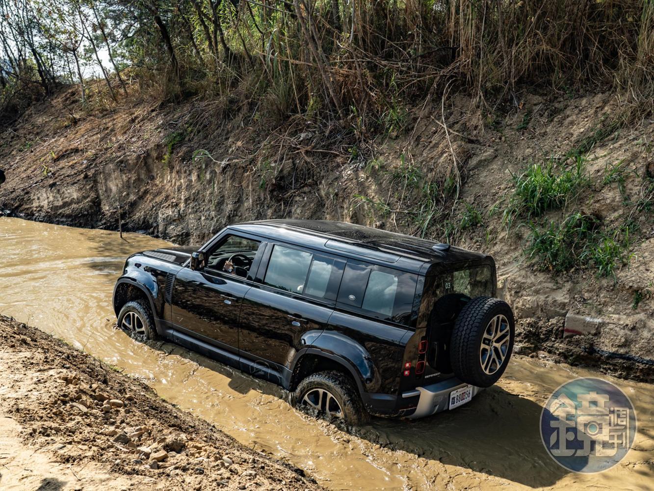 LAND ROVER Defender 110 P300 HSE