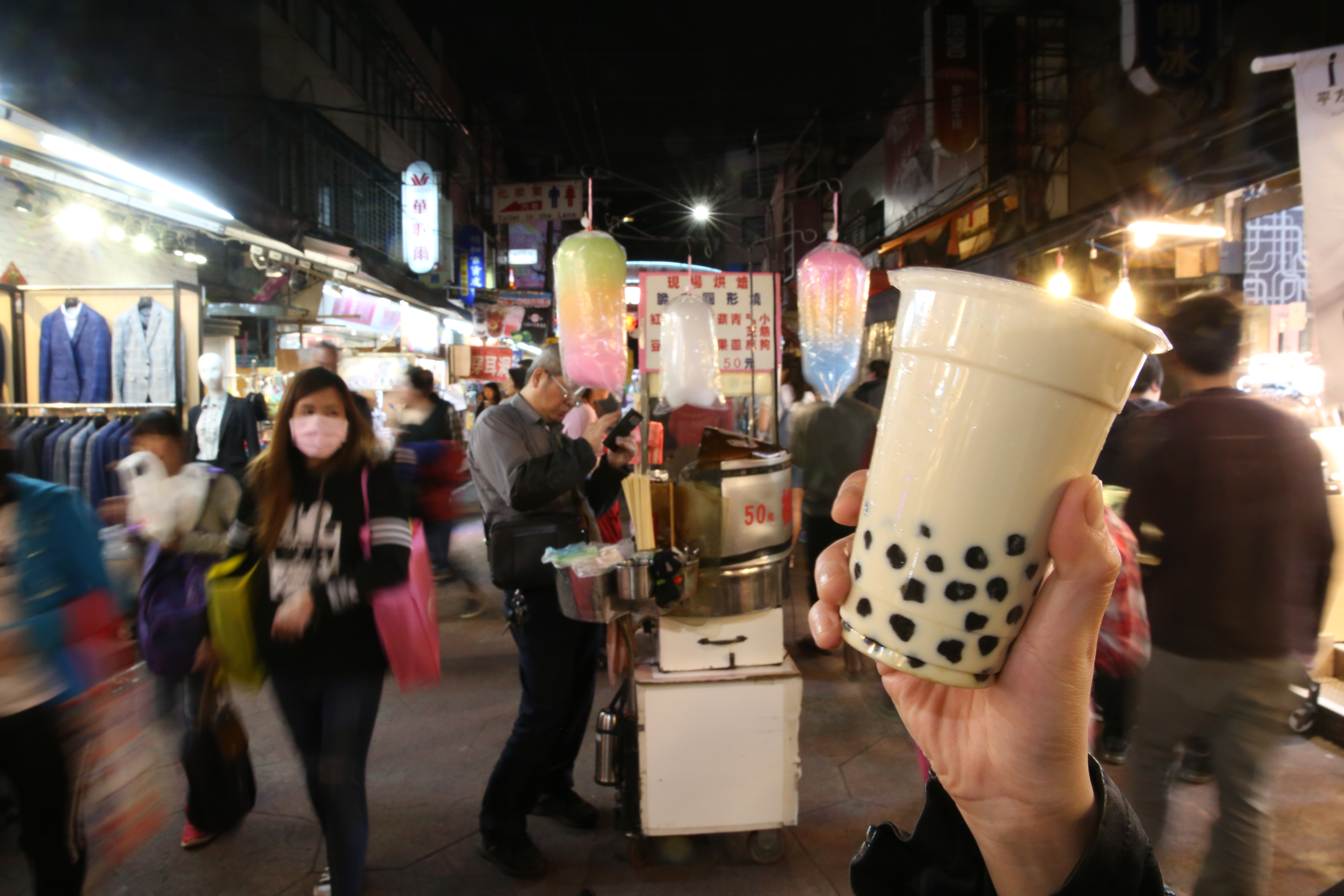 製作珍珠奶茶的過程需要用到大量水資源。（本刊資料照）