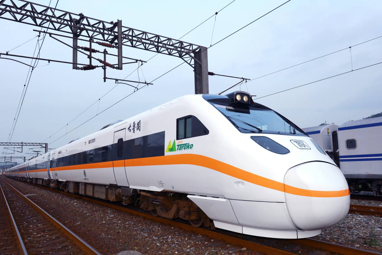 一名女網友PO文表示在台鐵太魯閣號408車次列車發生意外後，苦勸駕駛同型車的弟弟換工作，卻反被對方的工作熱情所折服。（翻攝自台鐵臉書）