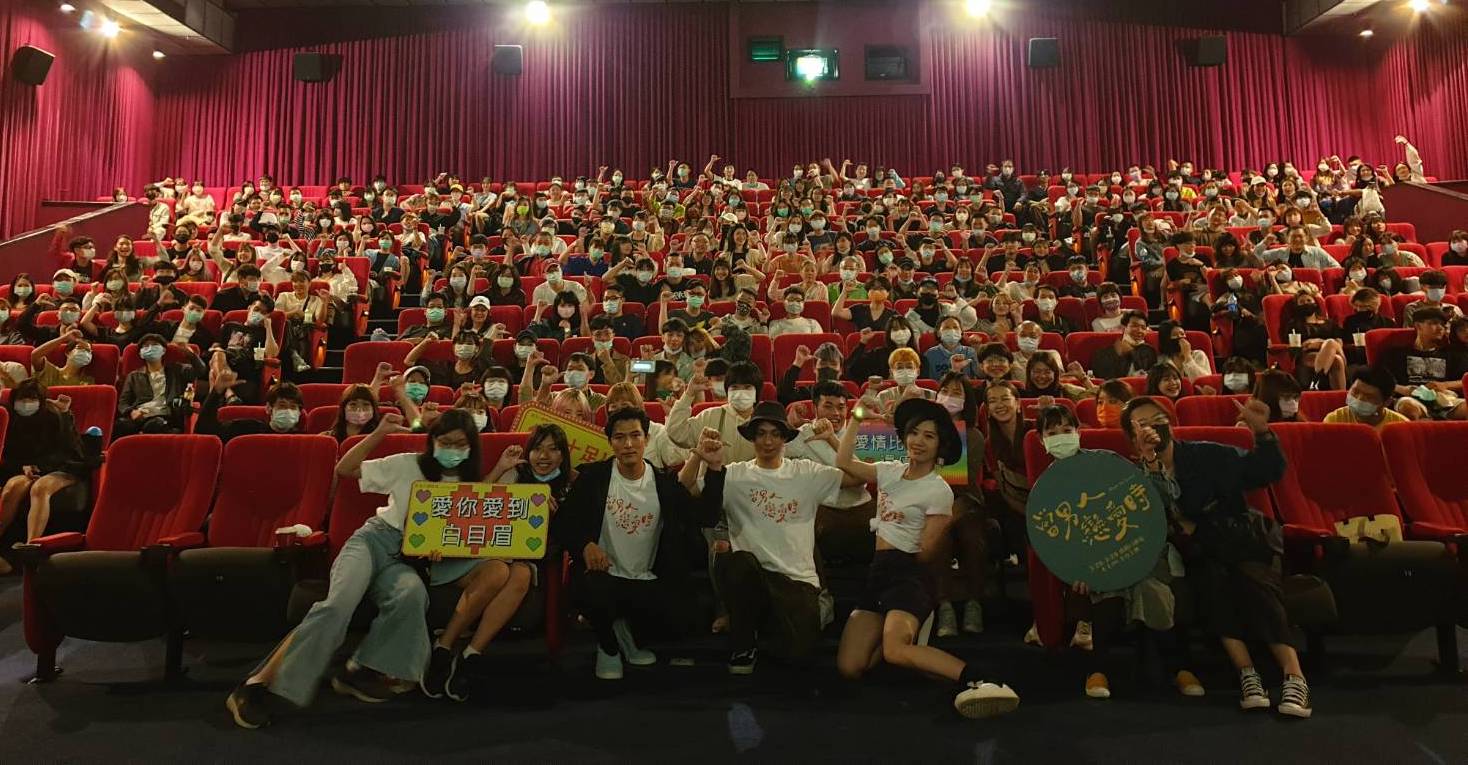 主創團隊在連假期間勤跑戲院做映後座談,拚出全台首週末破5,800萬票房佳績。(金盞花大影業提供)