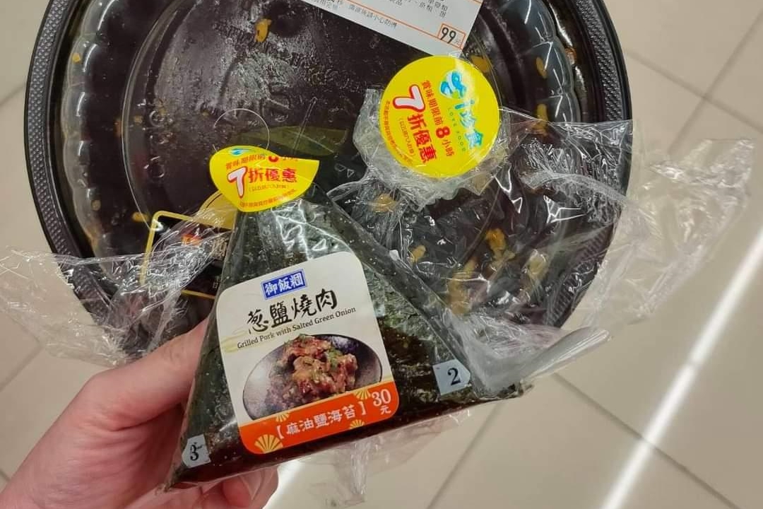 一名網友去超商購買7折即期食品，回家計算發現並未享有折扣。（翻攝自爆怨2公社）