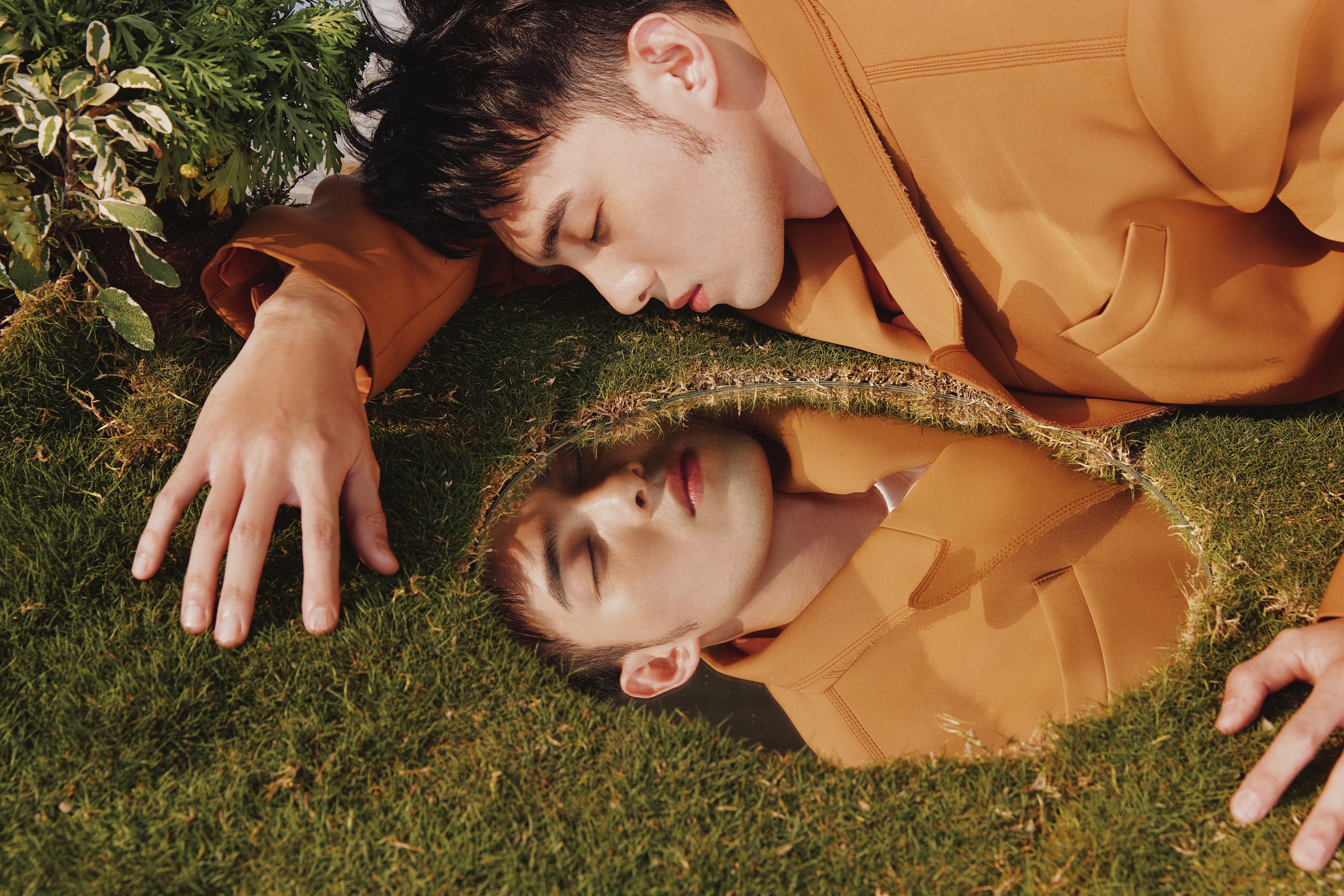 黃偉晉推出新單曲〈好累〉，竟利用愚人節在社群騙粉絲。（愛貝克思提供）