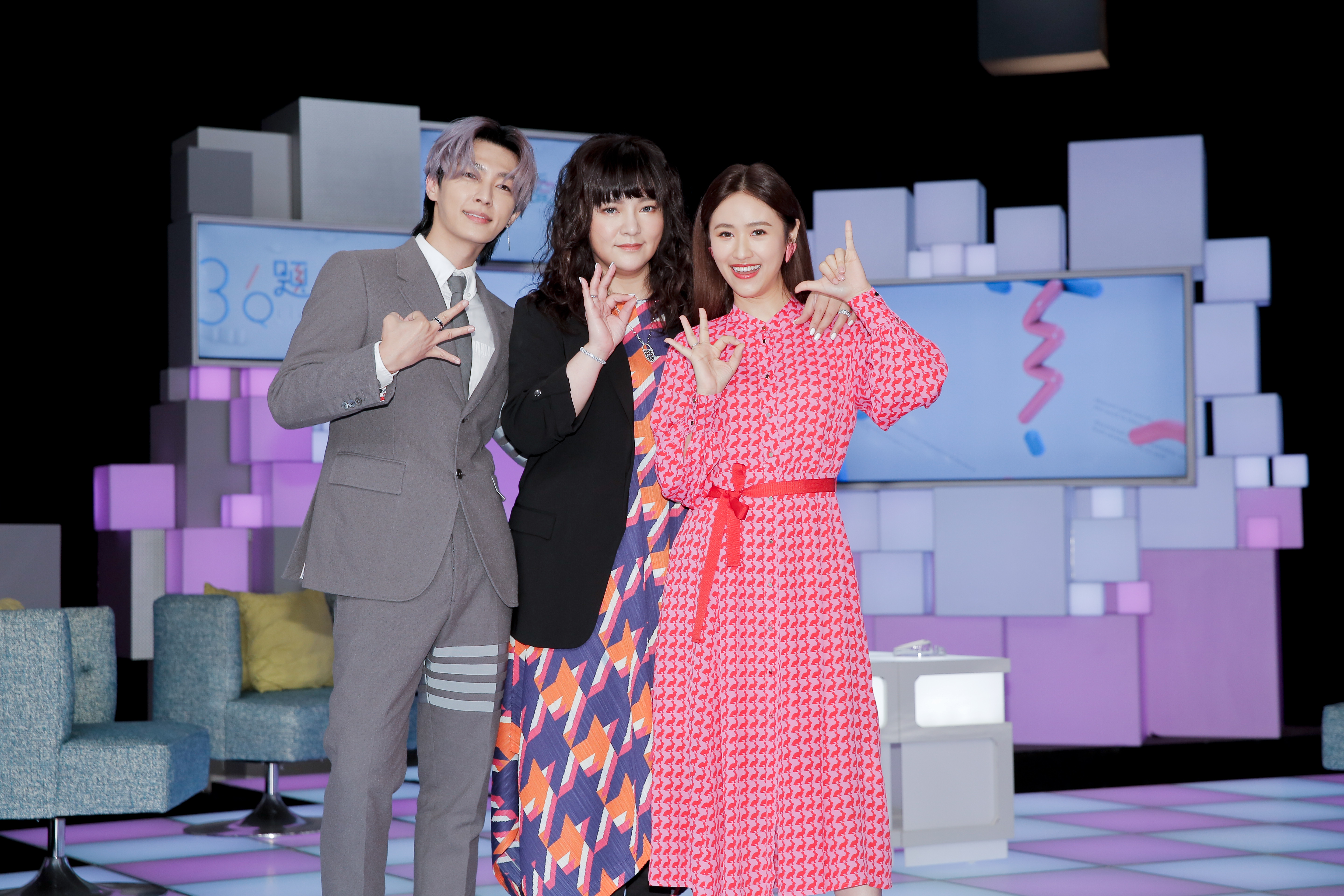 炎亞綸（左起）、唐綺陽、吳姍儒攜手主持第二季公視《36題愛上你》。