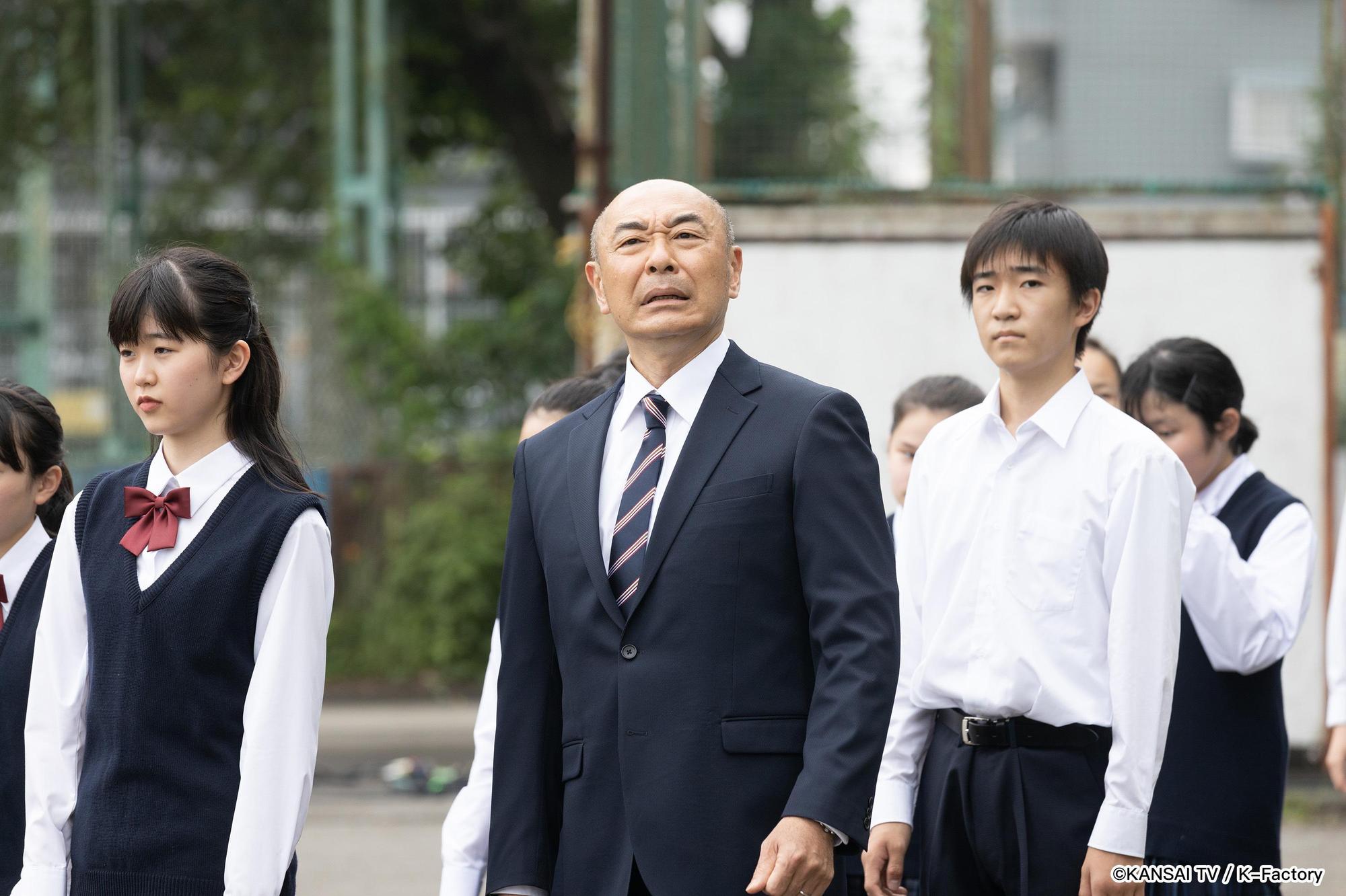 《校園刑警》講述政府引入校內警察制度,來解決校園黑暗事件。(AXN提供)