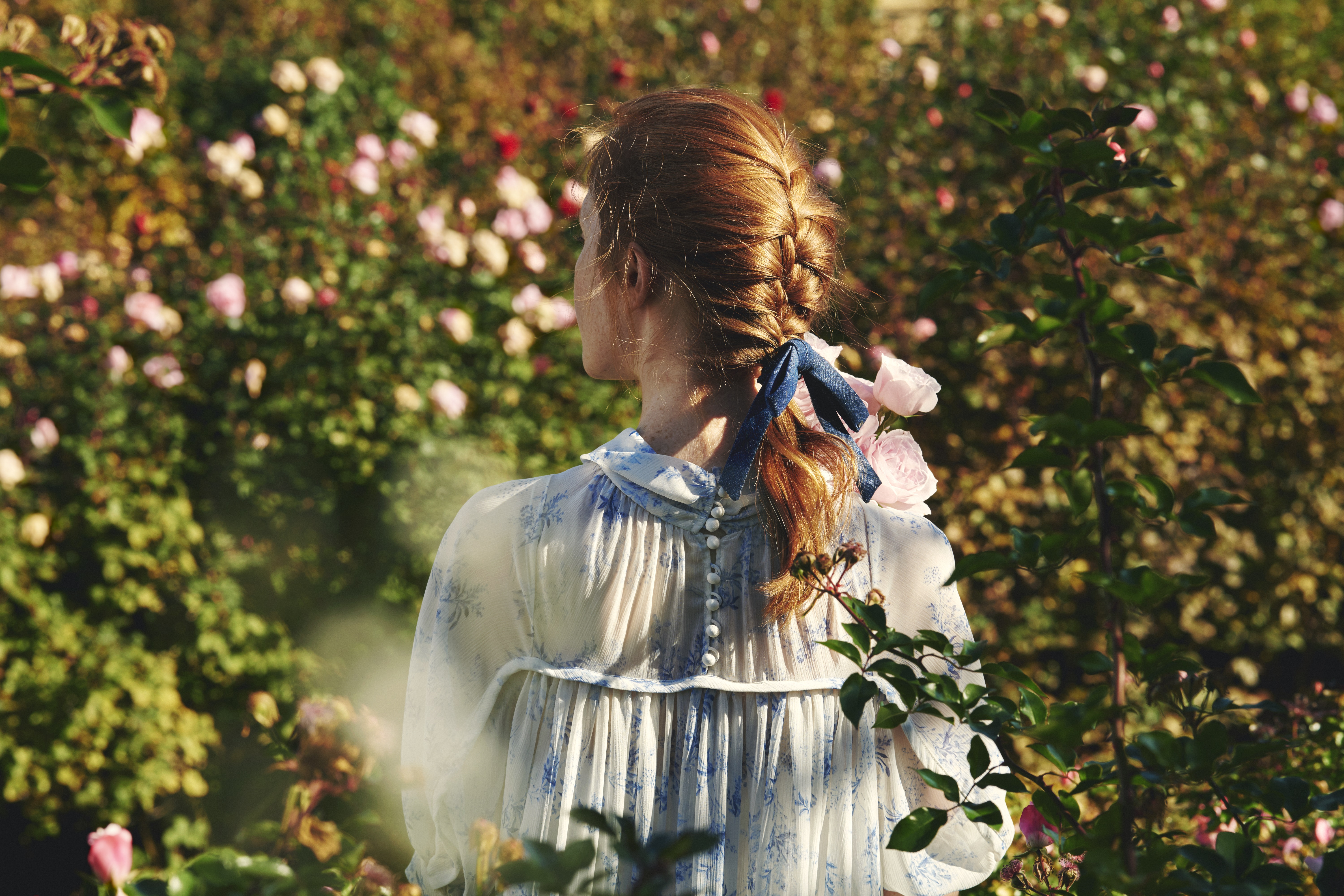 丹寧緞帶蝴蝶結髮束。NT$2,500（台灣八木通商提供）