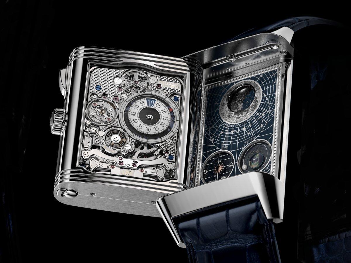 積家Reverso大複雜功能四面腕錶Reverso Hybris Mechanica Calibre 185 Quadriptyque錶款，將錶殼翻開之後露出的第二面與第三面。