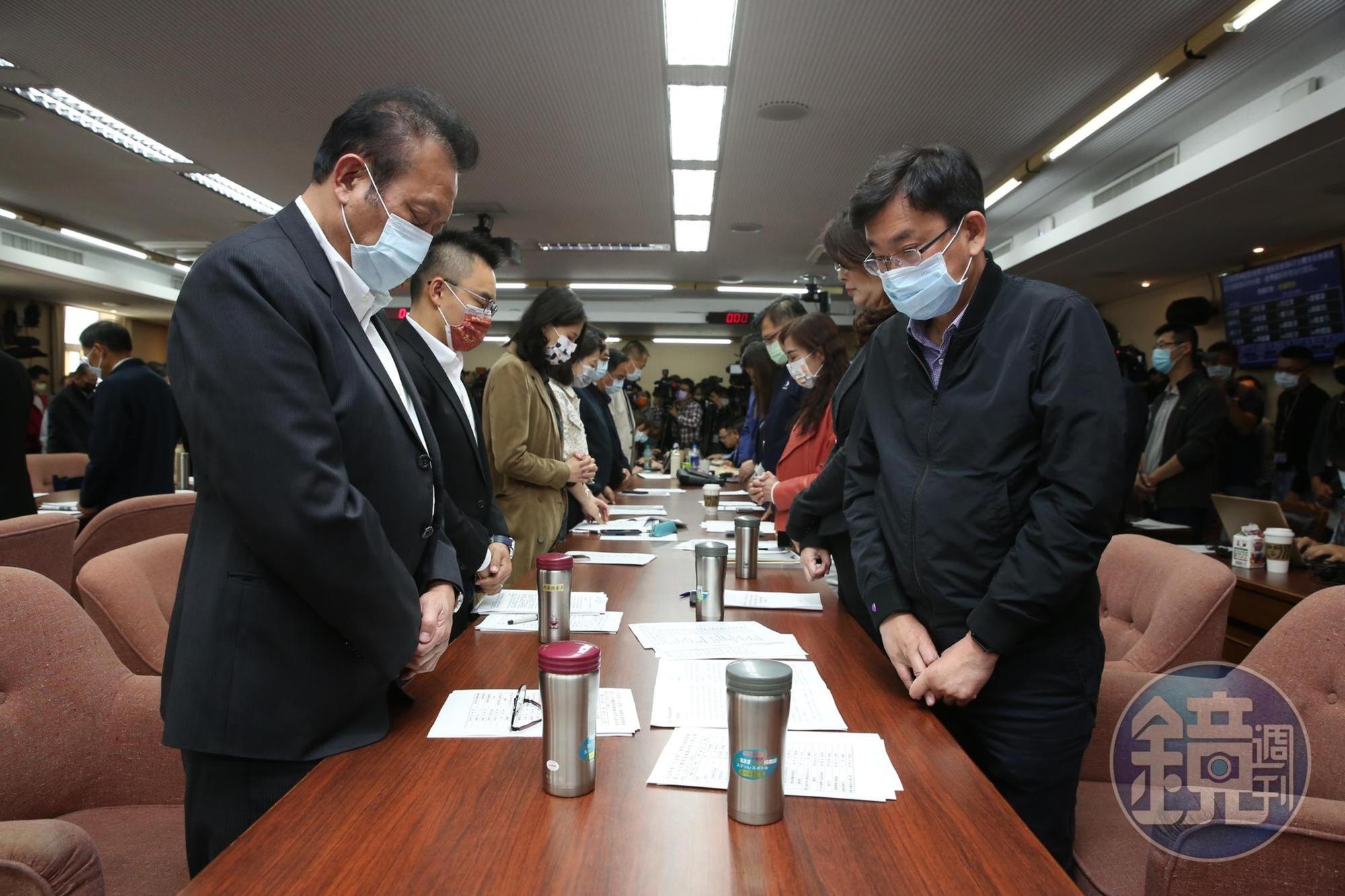 交通委員會立委今為太魯閣號事故罹難者默哀。