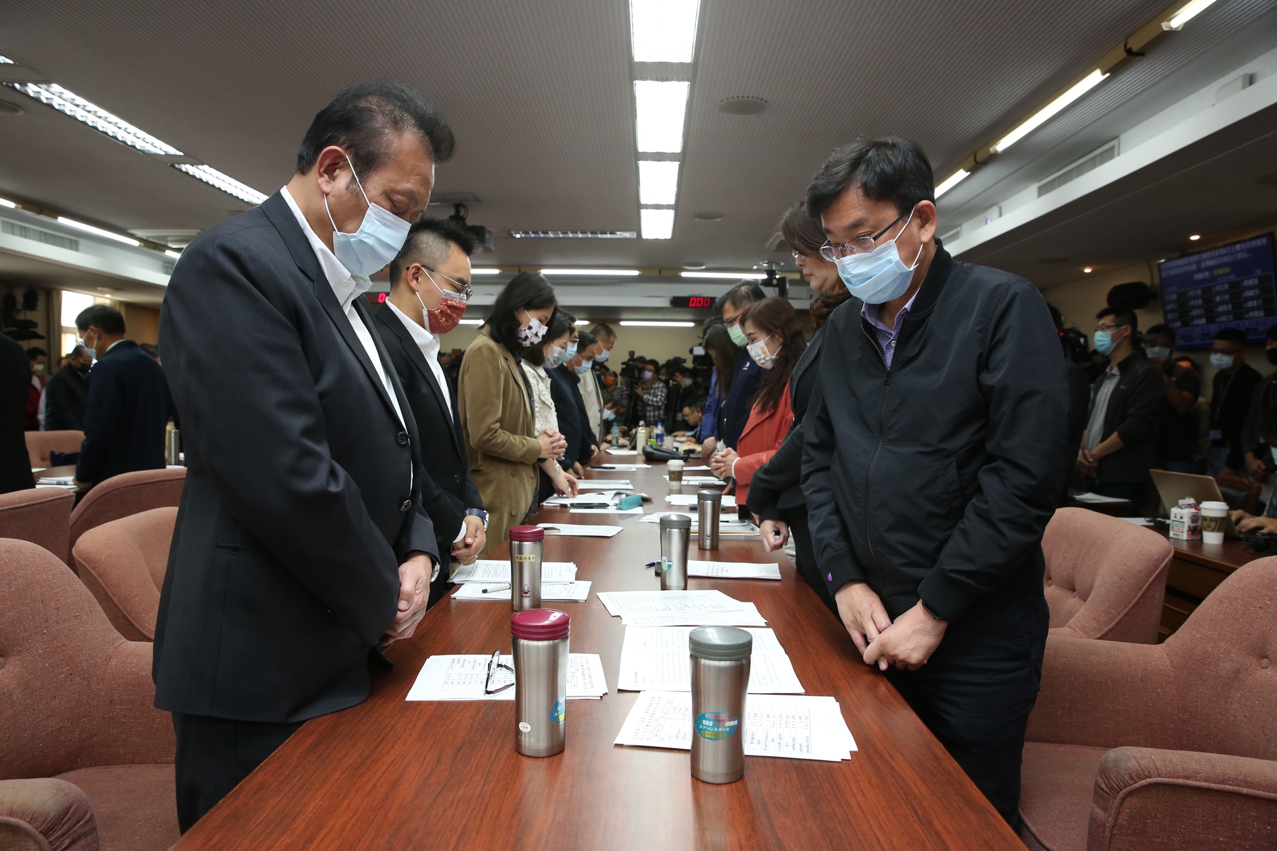 交通委員會立委今為太魯閣號事故罹難者默哀。