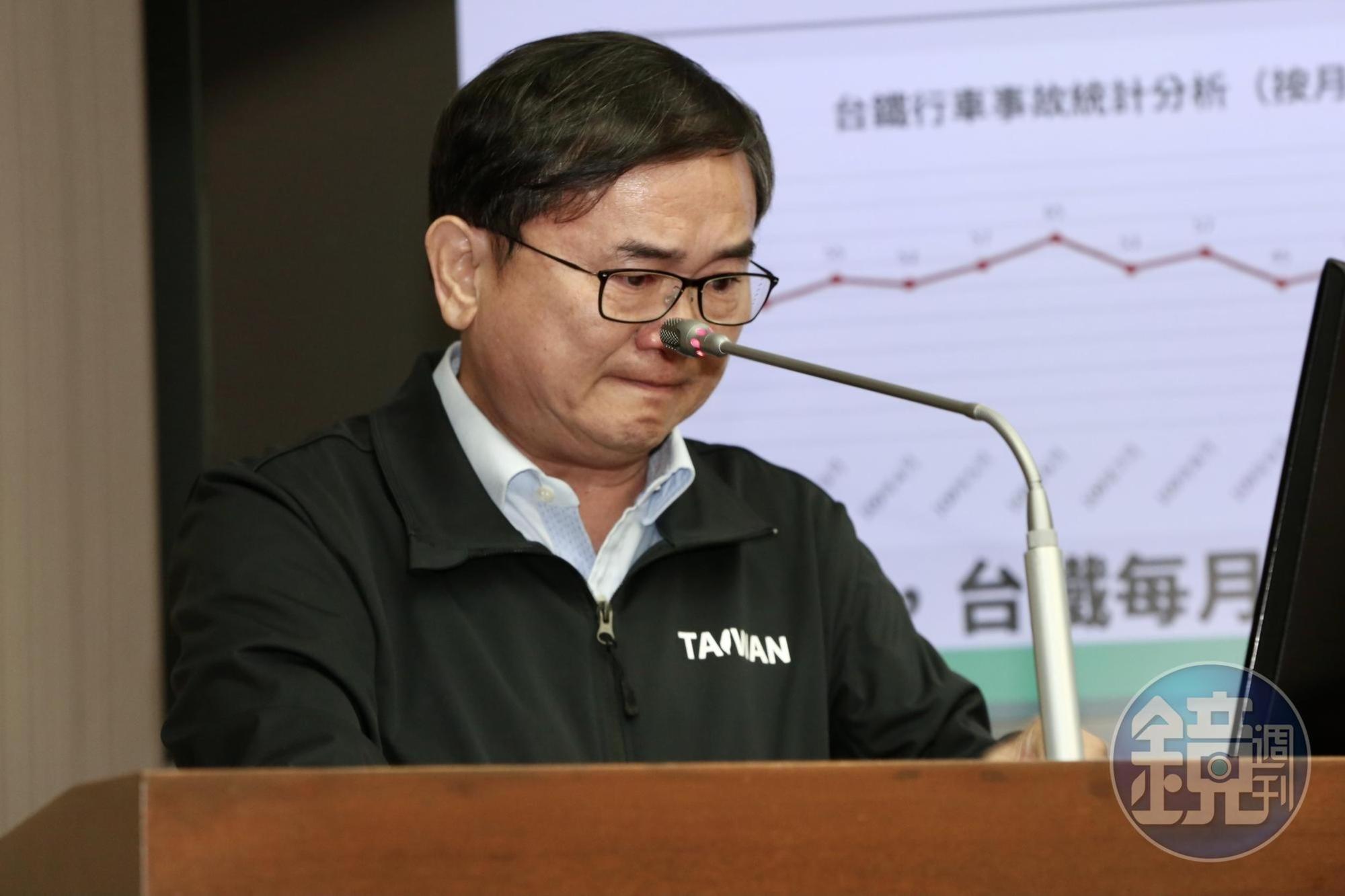 民進黨立委劉櫂豪質詢時忍不住哽咽落淚。