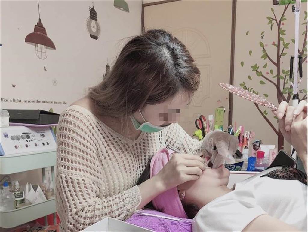 崔女兼做醫美幫人打玻尿酸及溶脂針。（桃園專勤隊提供）