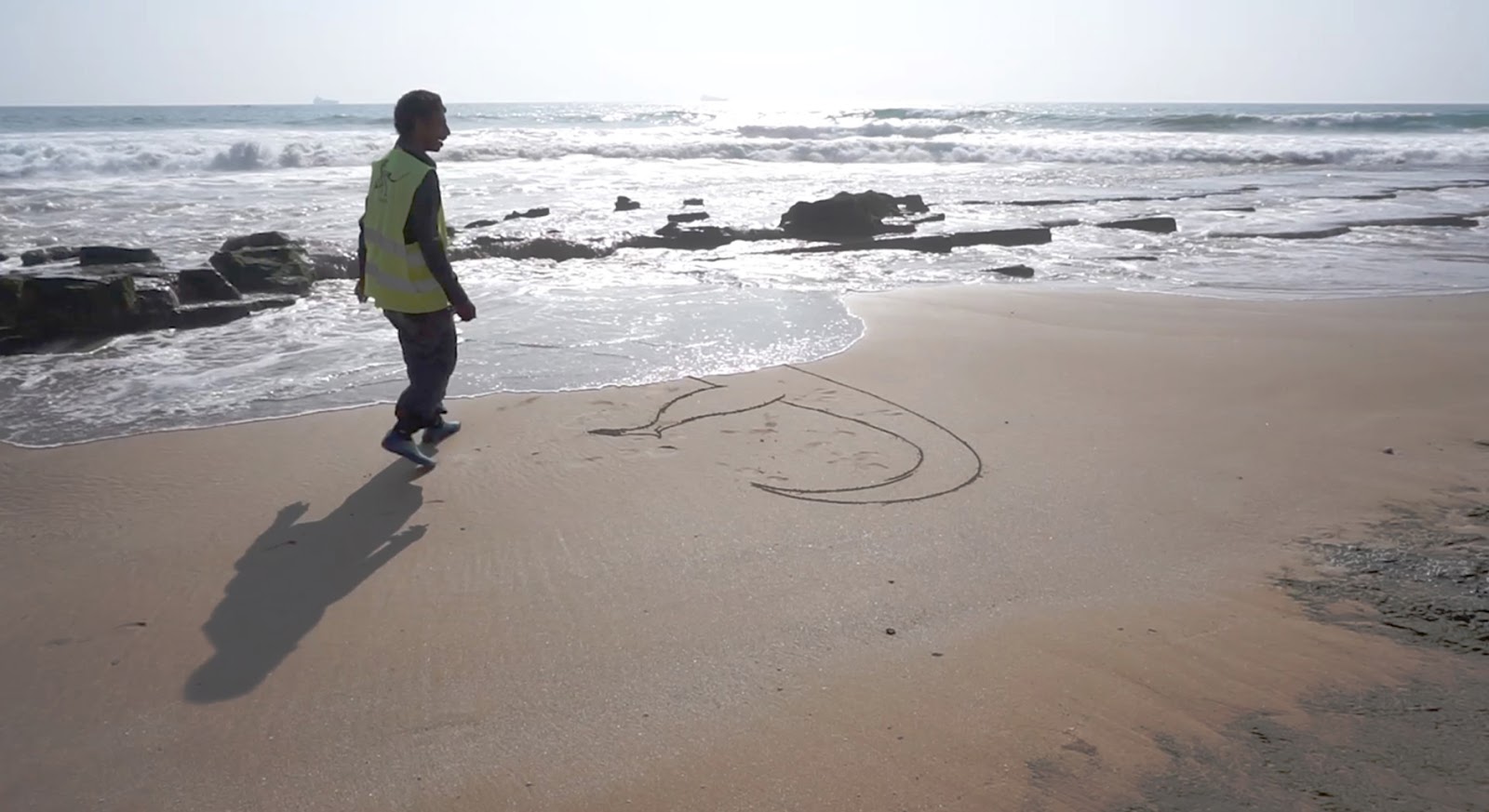 紀錄片《哥吉拉大戲院》（Salam Godzilla, 2019），舊地重遊，也一併調查鄰近遺址的恐龍足跡。（TIDF提供）