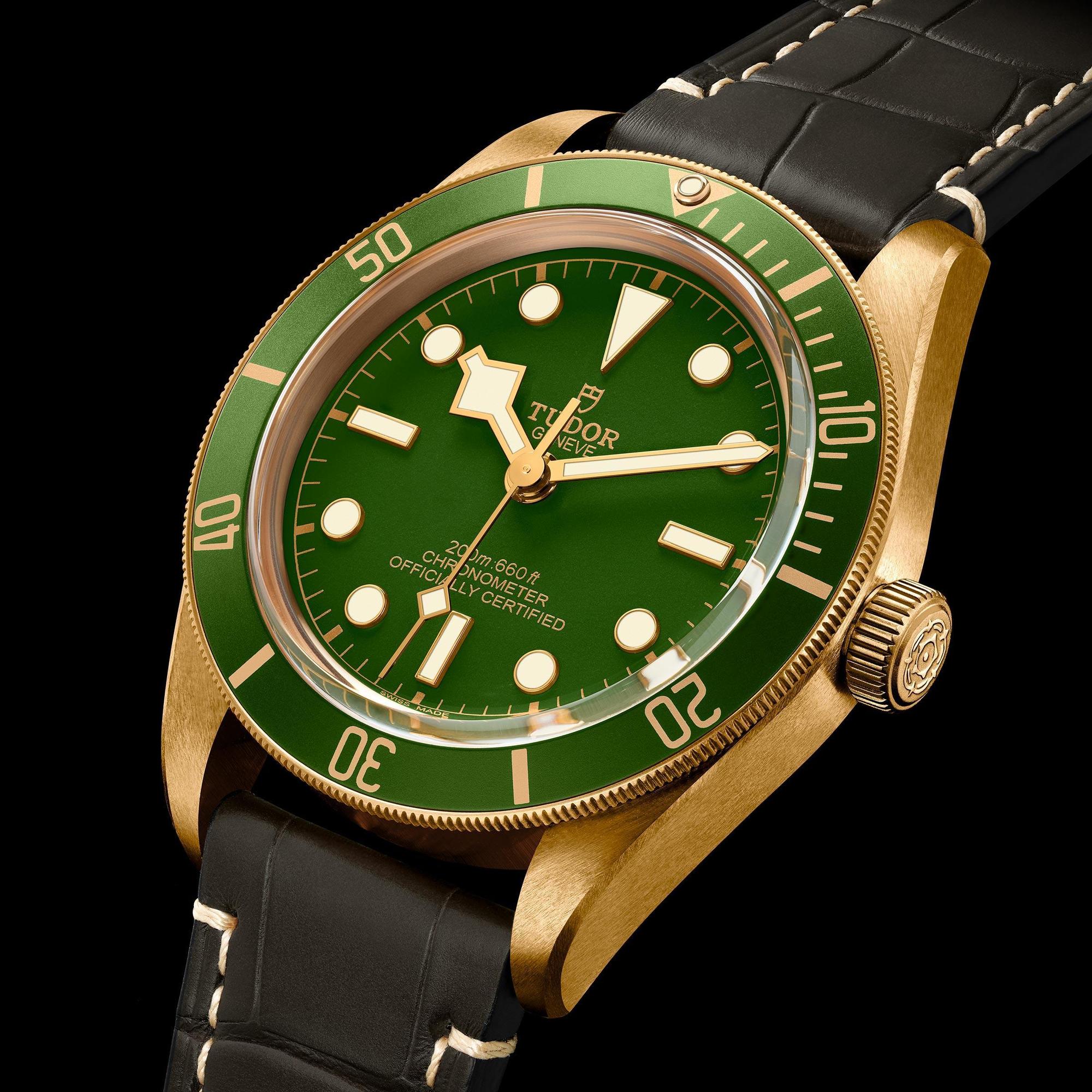 Black Bay Fifty-Eight 18K，採用全18K黃金錶殼，搭配鱷魚皮錶帶，定價NT$534,500。