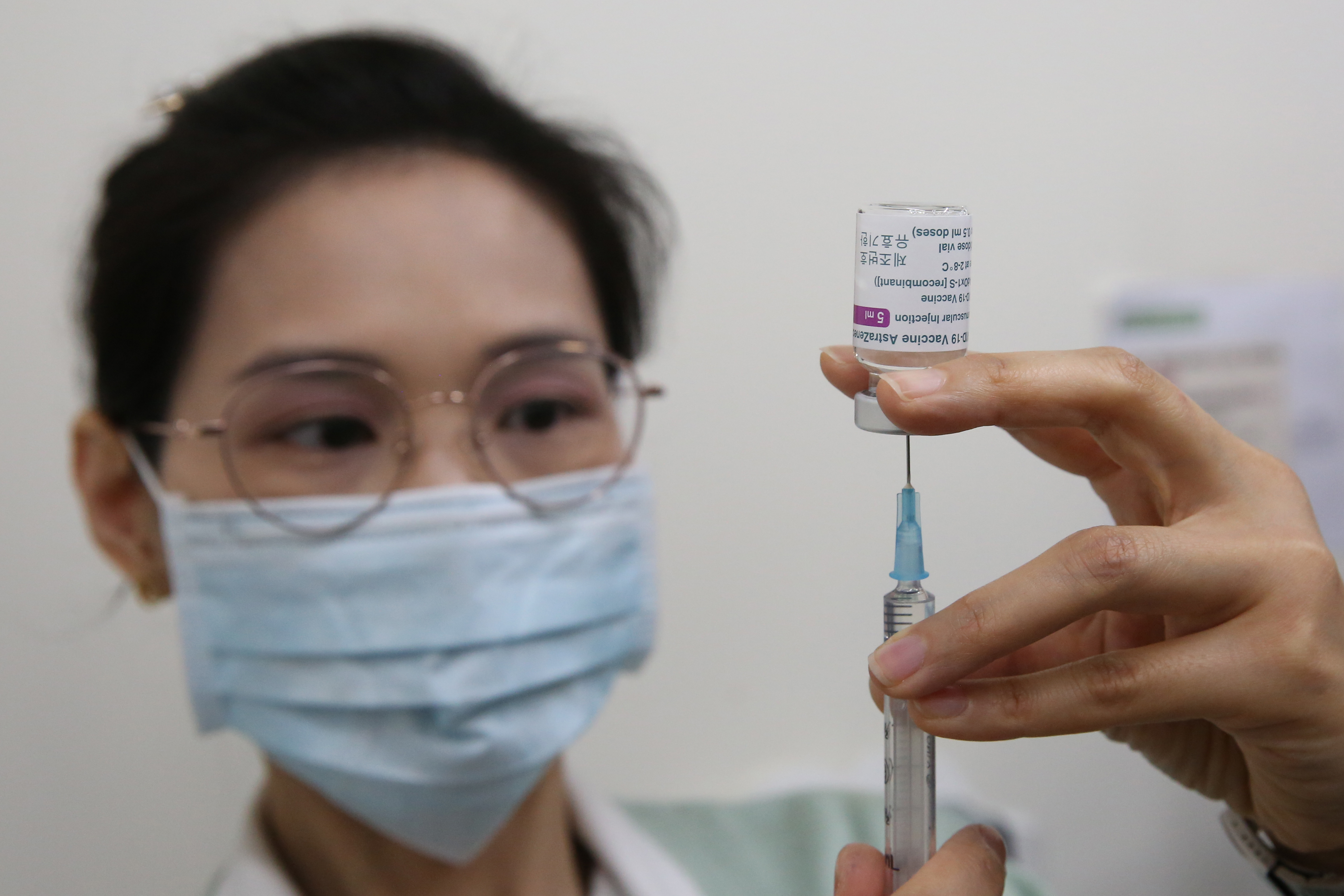 隨著疫苗逐步擴大施打，外界關心「疫苗接種假」進度。（本刊資料照）