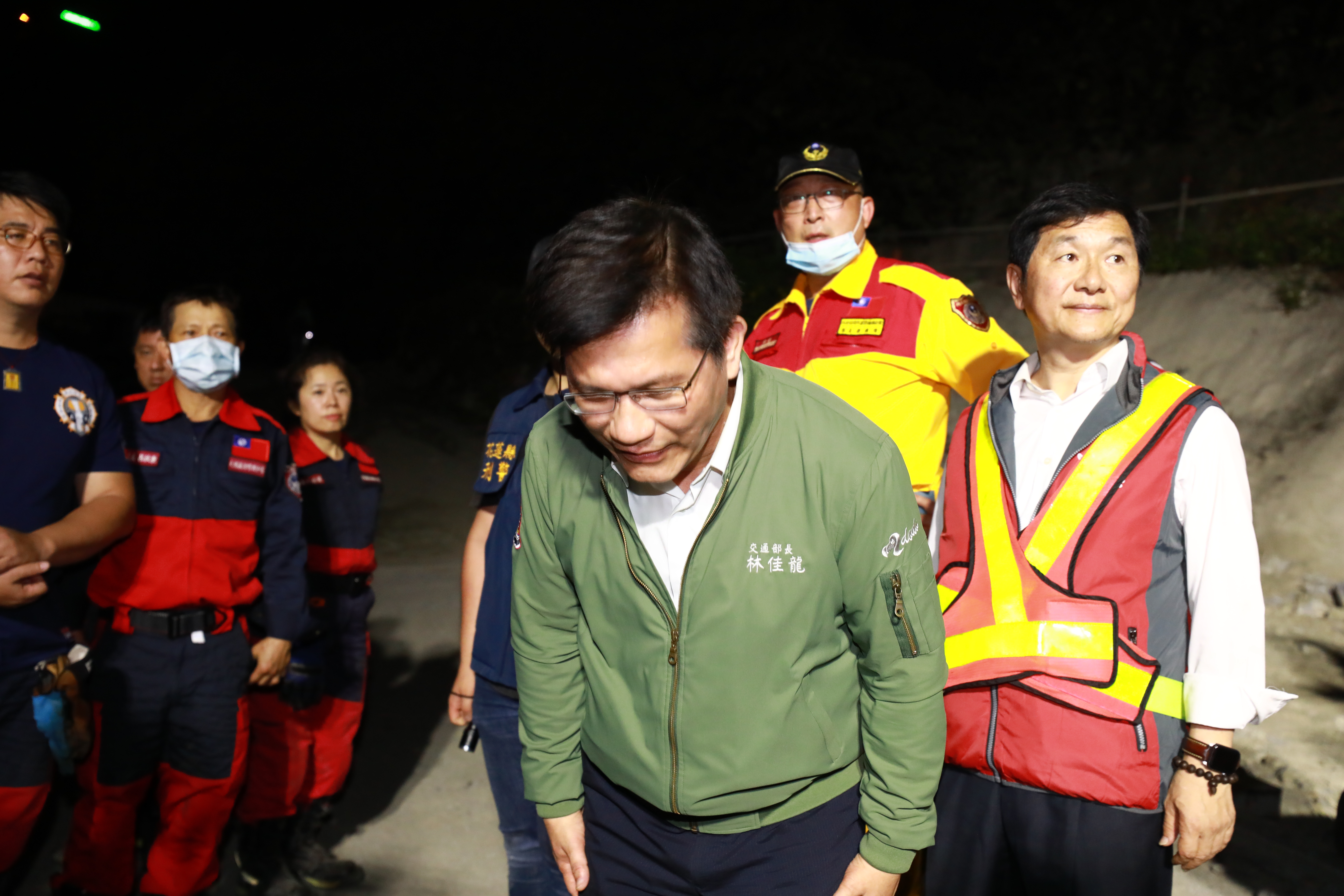 林佳龍在事故發生後，頻頻奔波於案發現場、殯儀館等地。
