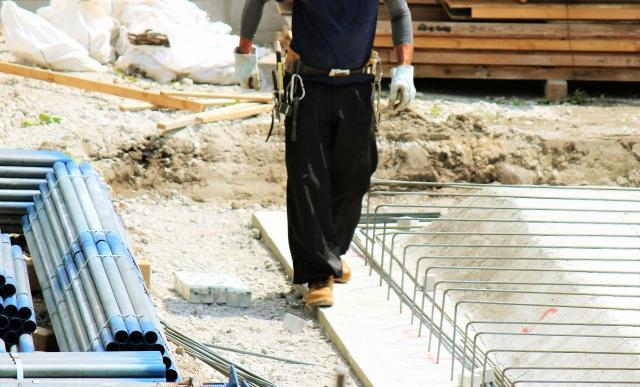 許多有工廠或工地經驗的網友,紛紛跳出來點破發文者對這一行的誤解。(示意圖,photo-AC)