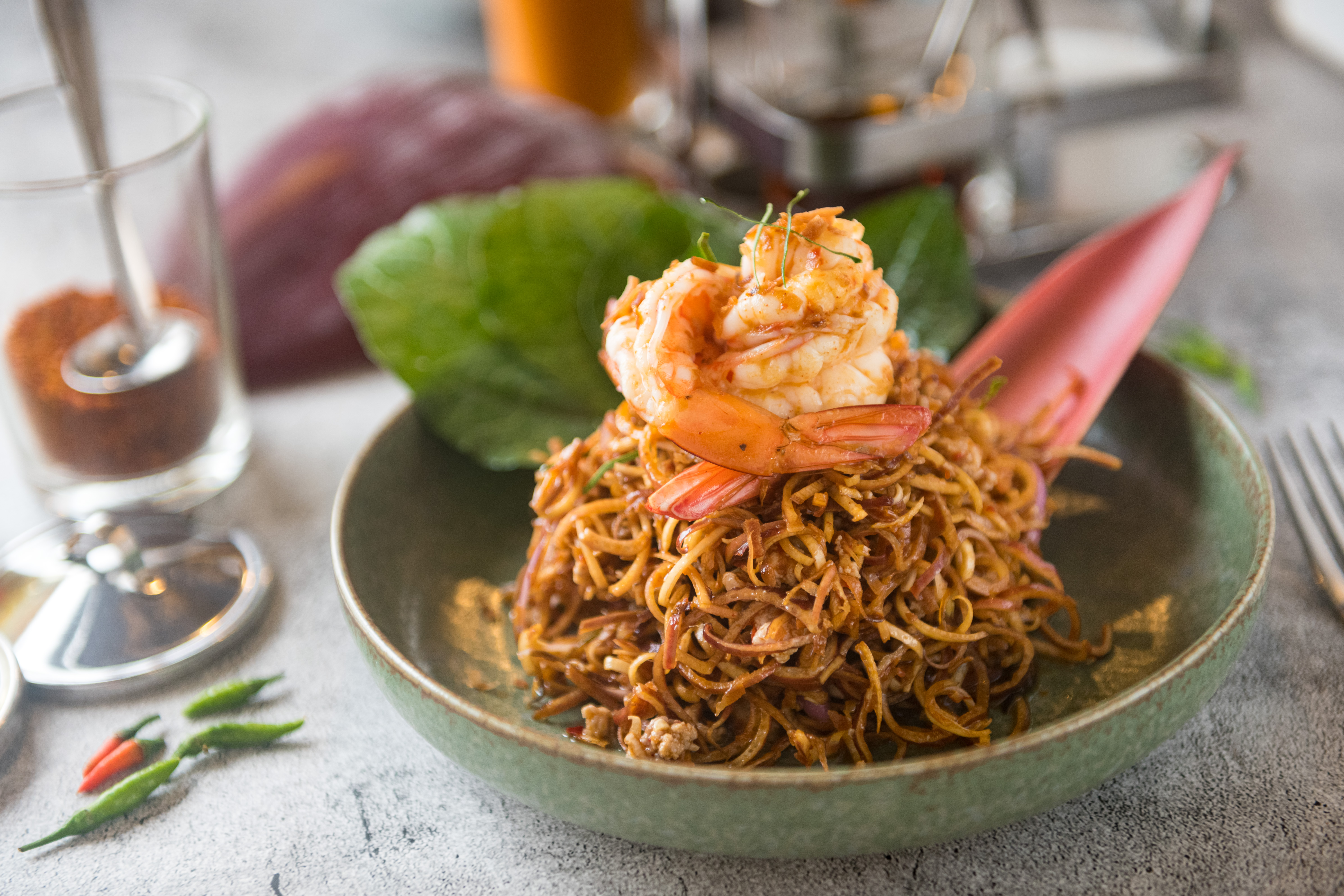 Zaaptaipei有許多泰國當地經典菜色，如「芭蕉花鮮蝦沙拉」。（250元／份）