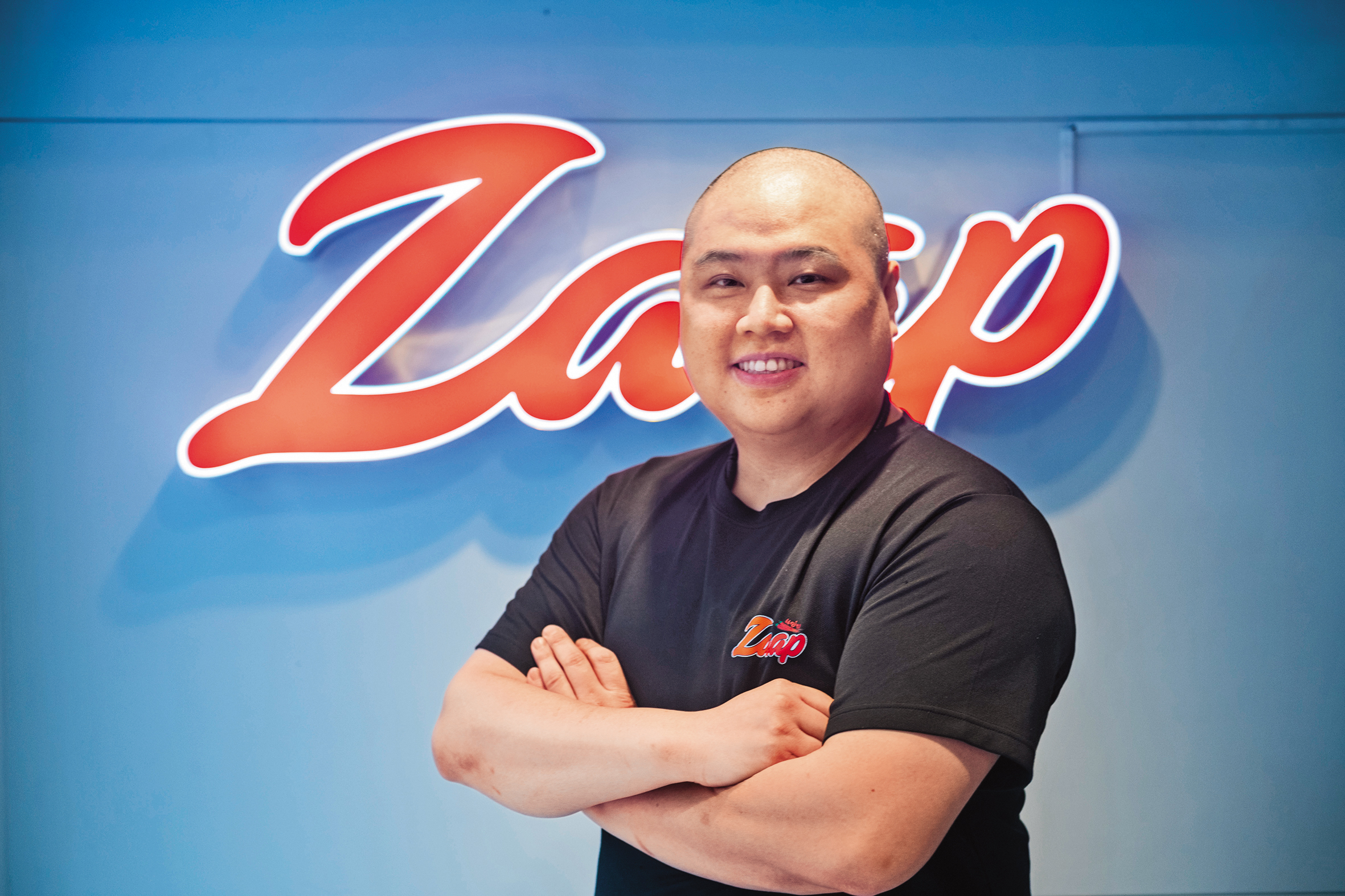 熱愛泰國文化的Zaaptaipei老闆兼主廚簡士㨗（AJ）曾跟隨多位泰菜名廚學習，手藝正宗。
