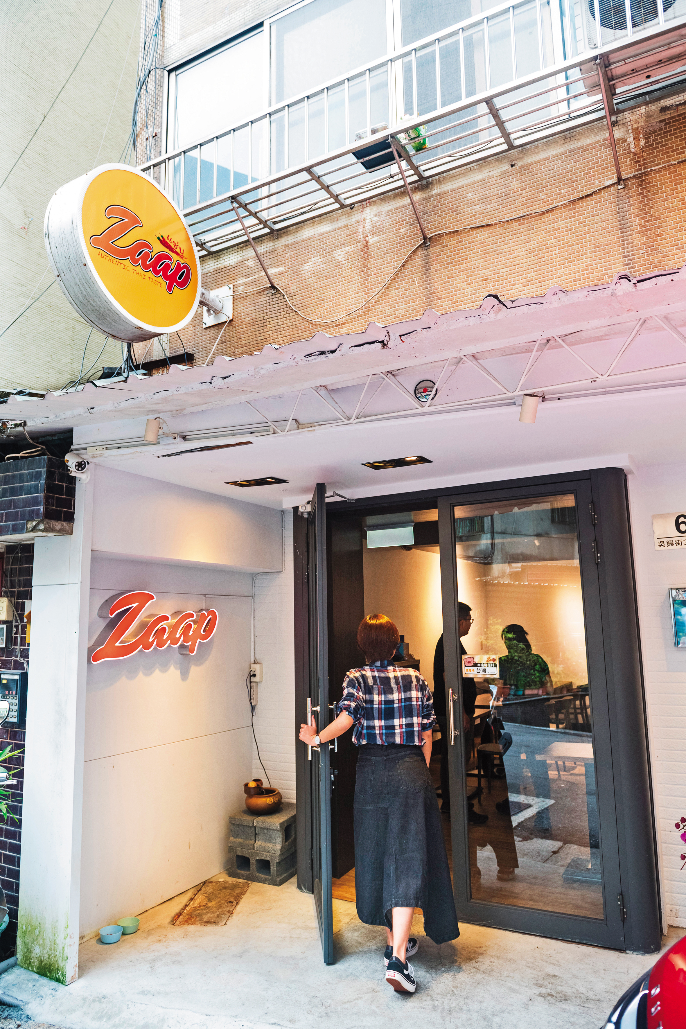 Zaaptaipei位於信義區吳興街巷內，店面隱密。