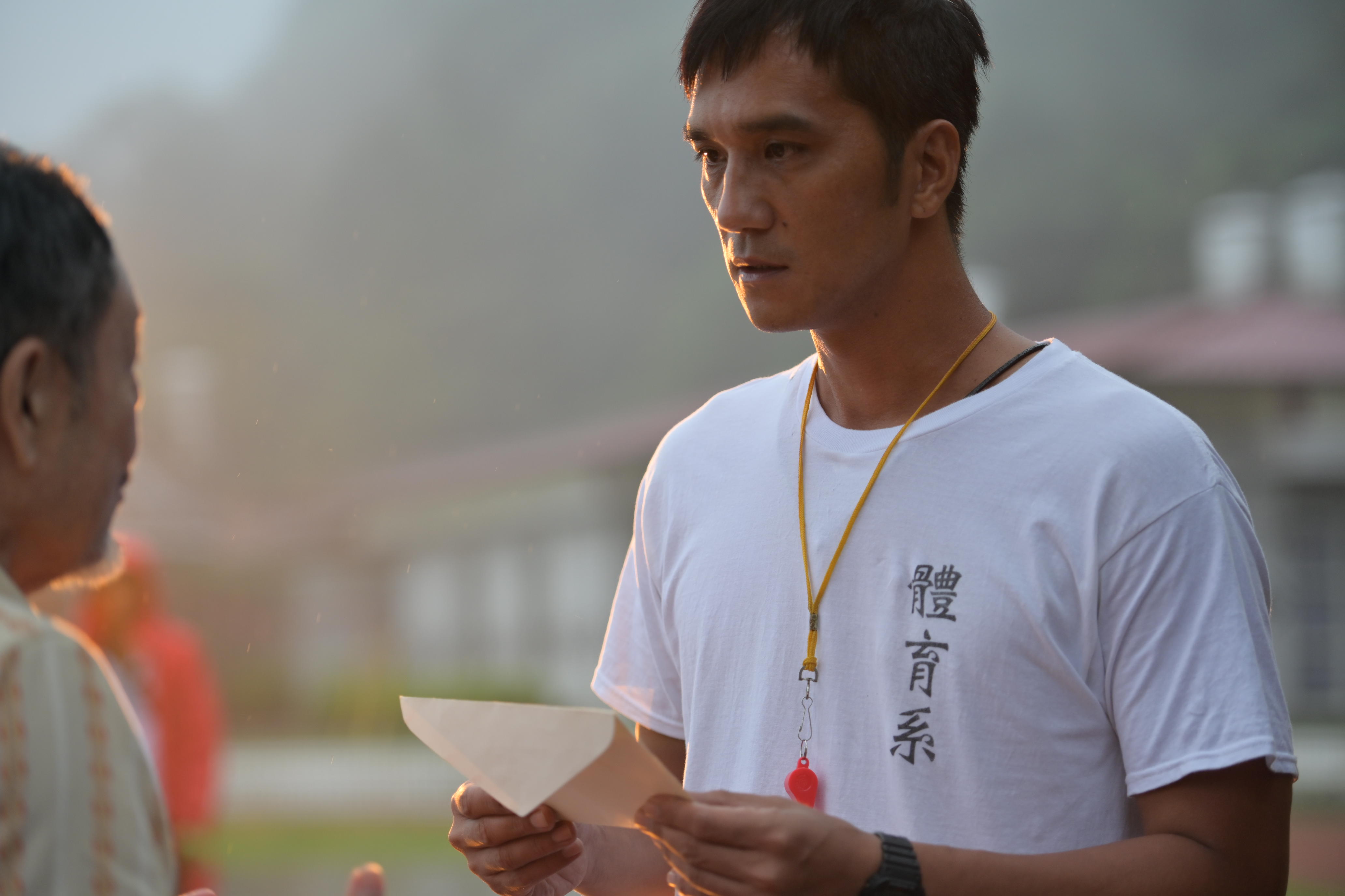 馬志翔（右）表演時能在鏡頭前做出3、4種不同程度的情緒，到剪接時可有更多選擇、調配。（華納提供）