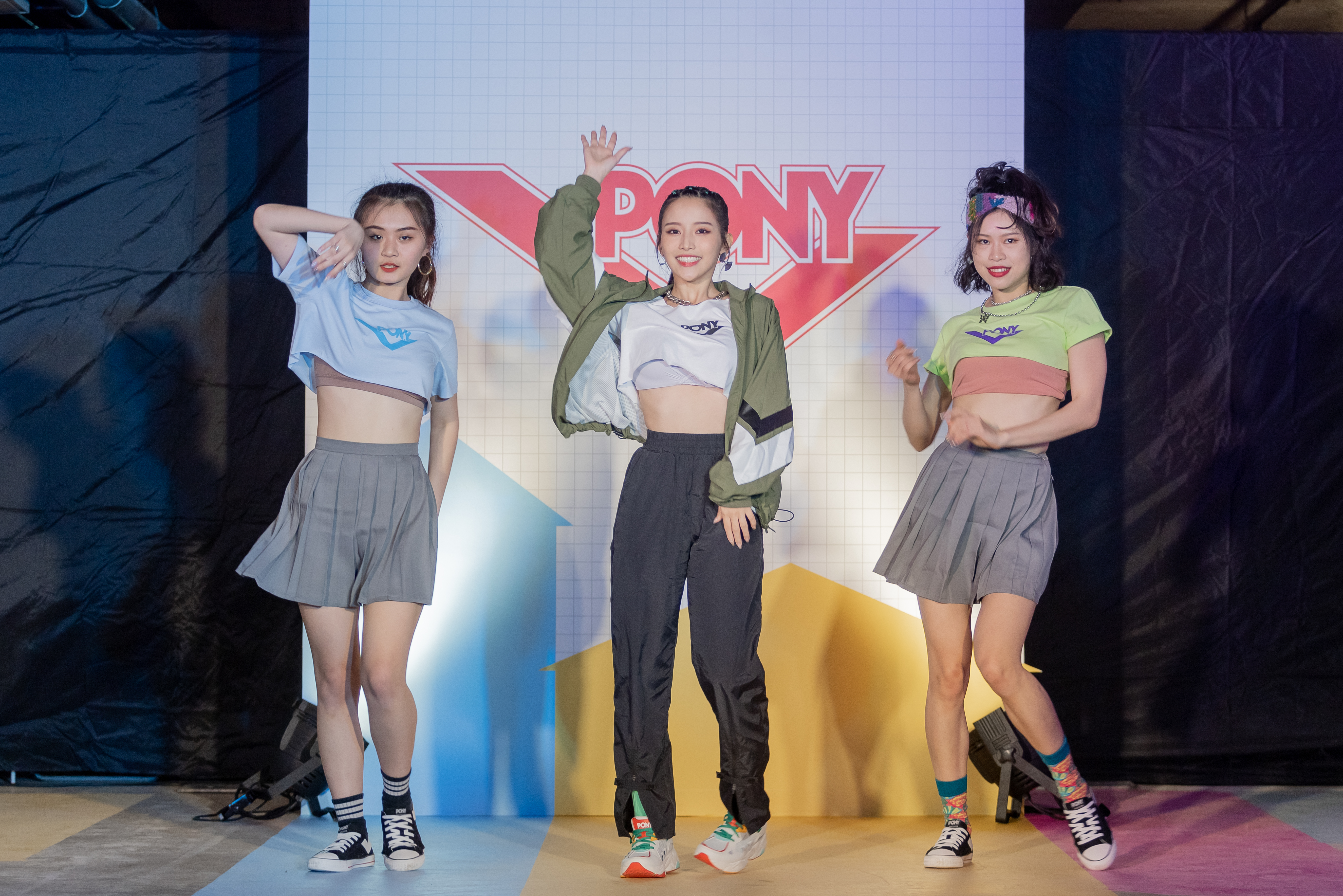 蔡瑞雪（中）為運動品牌PONY代言，她大跳熱舞秀出小蠻腰。（PONY提供）