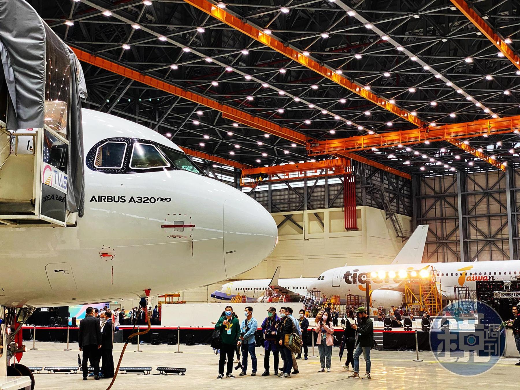 A320neo的駕駛艙視窗宛如戴上一副帥氣的黑色墨鏡。