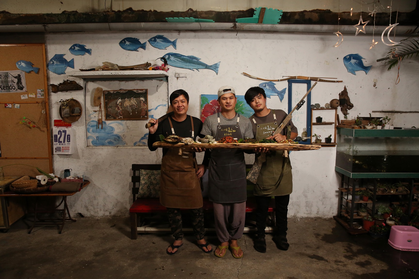 小嚴（左起）、Leo與Saway，三人為了想讓更多人認識在地文化，成立「三個男人」團隊。