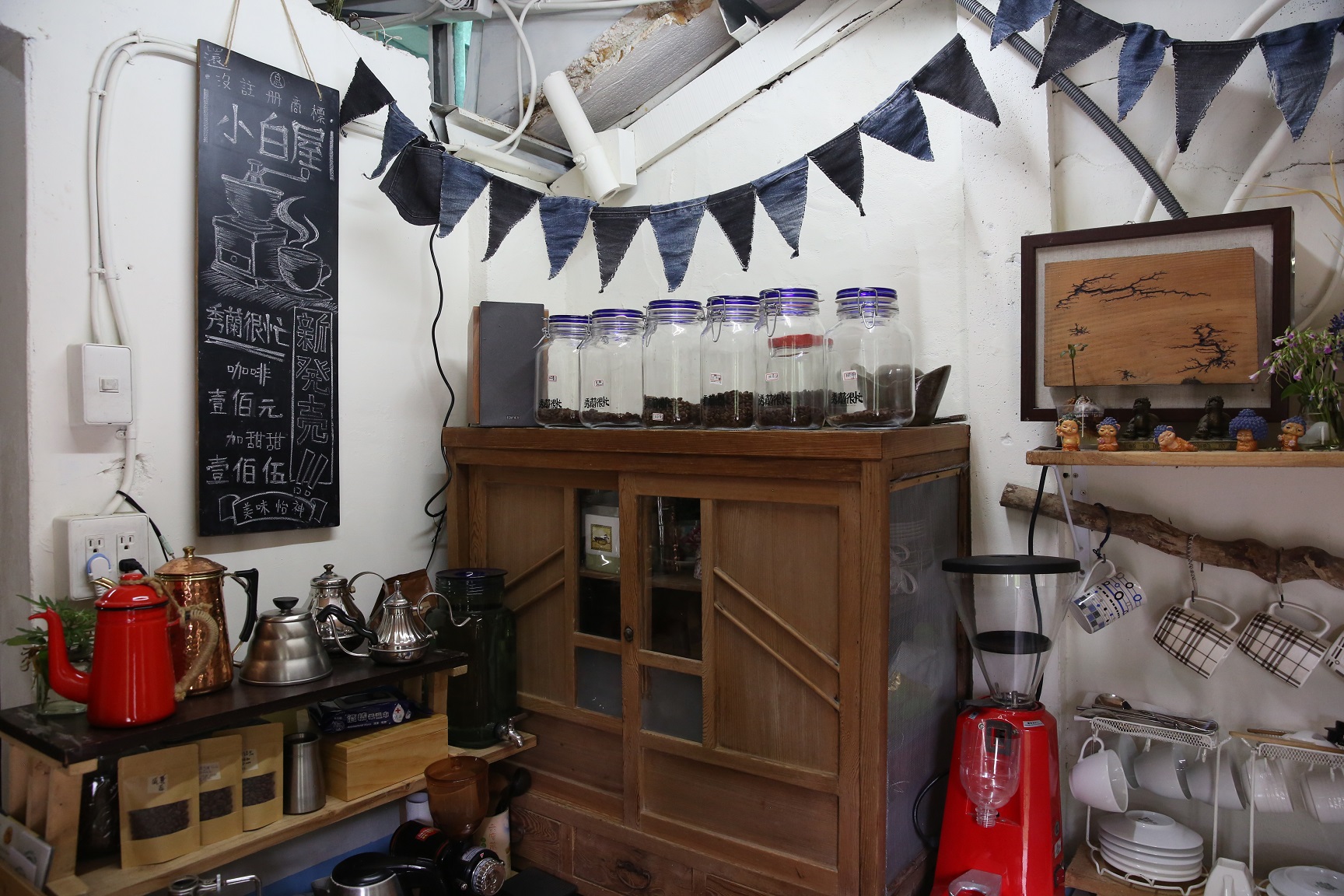 入店會看到的小吧檯，就是店長的工作空間。