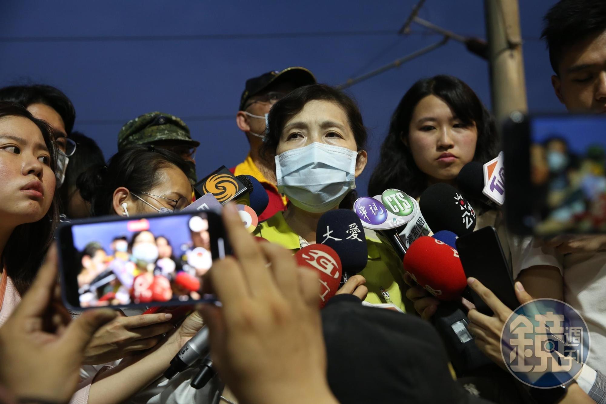 花蓮縣地檢署檢查長俞秀端全力追查太魯閣號事故相關涉案人士，約談台鐵人員釐清案情。