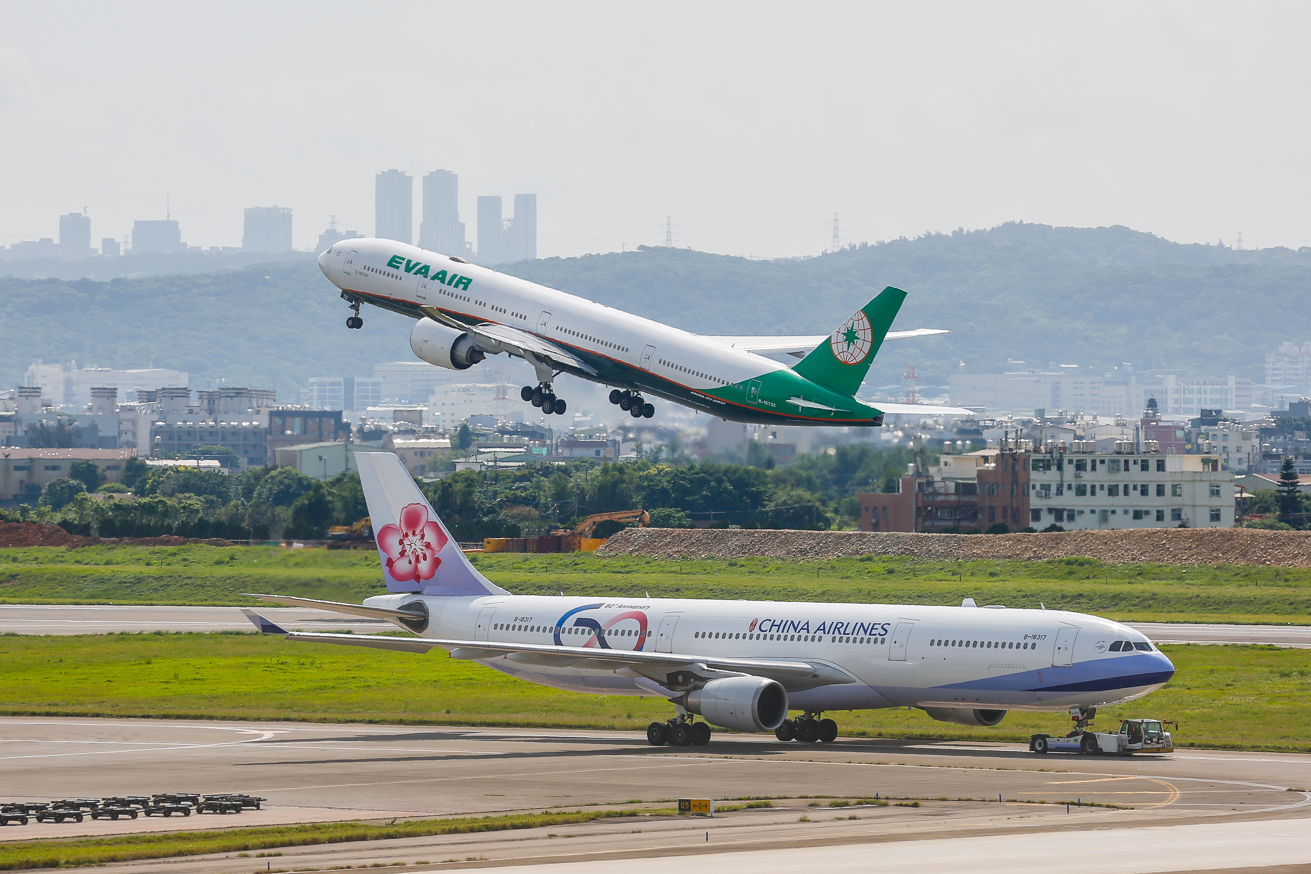 隨著疫苗施打、疫情受控，航空股近來成為法人布局焦點。（本刊資料照）