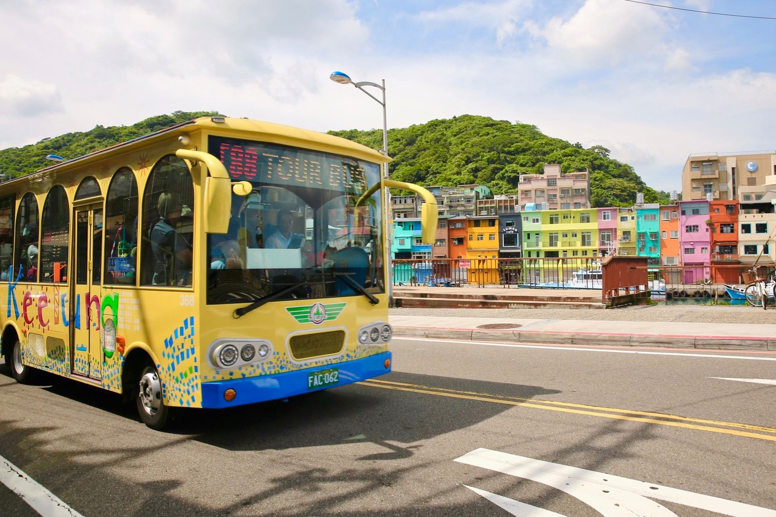 基隆觀光巴士將於4月17日正式上路，除原先規劃7處觀光站點，另外新增外木山、舊漁會正濱大樓及碧砂漁港3站。（基隆市政府提供）