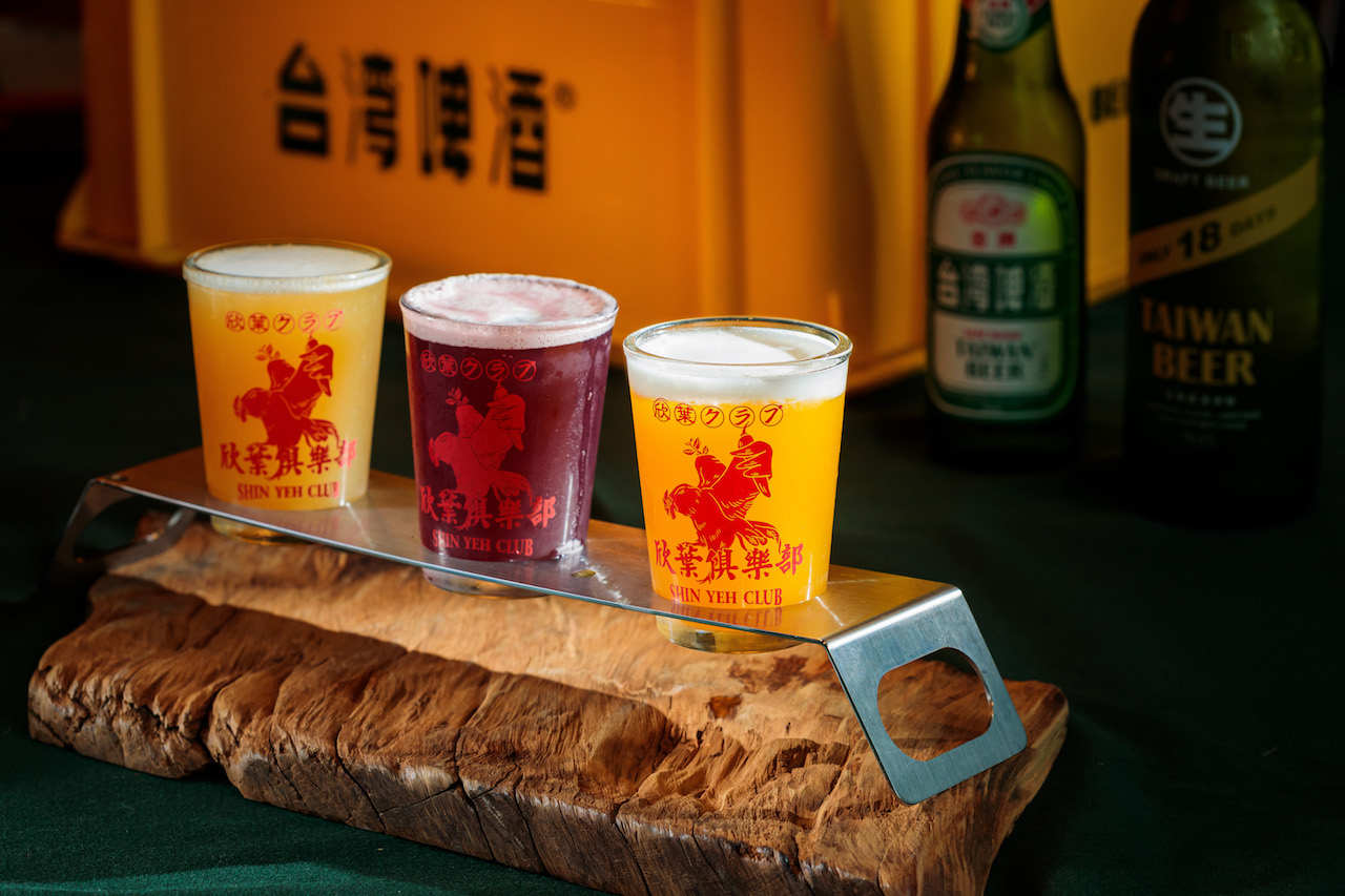 台啤加芒果、葡萄和檸檬口味的｢遲罰三杯」， 集合熱帶水果風情。（100元／1組、3杯）