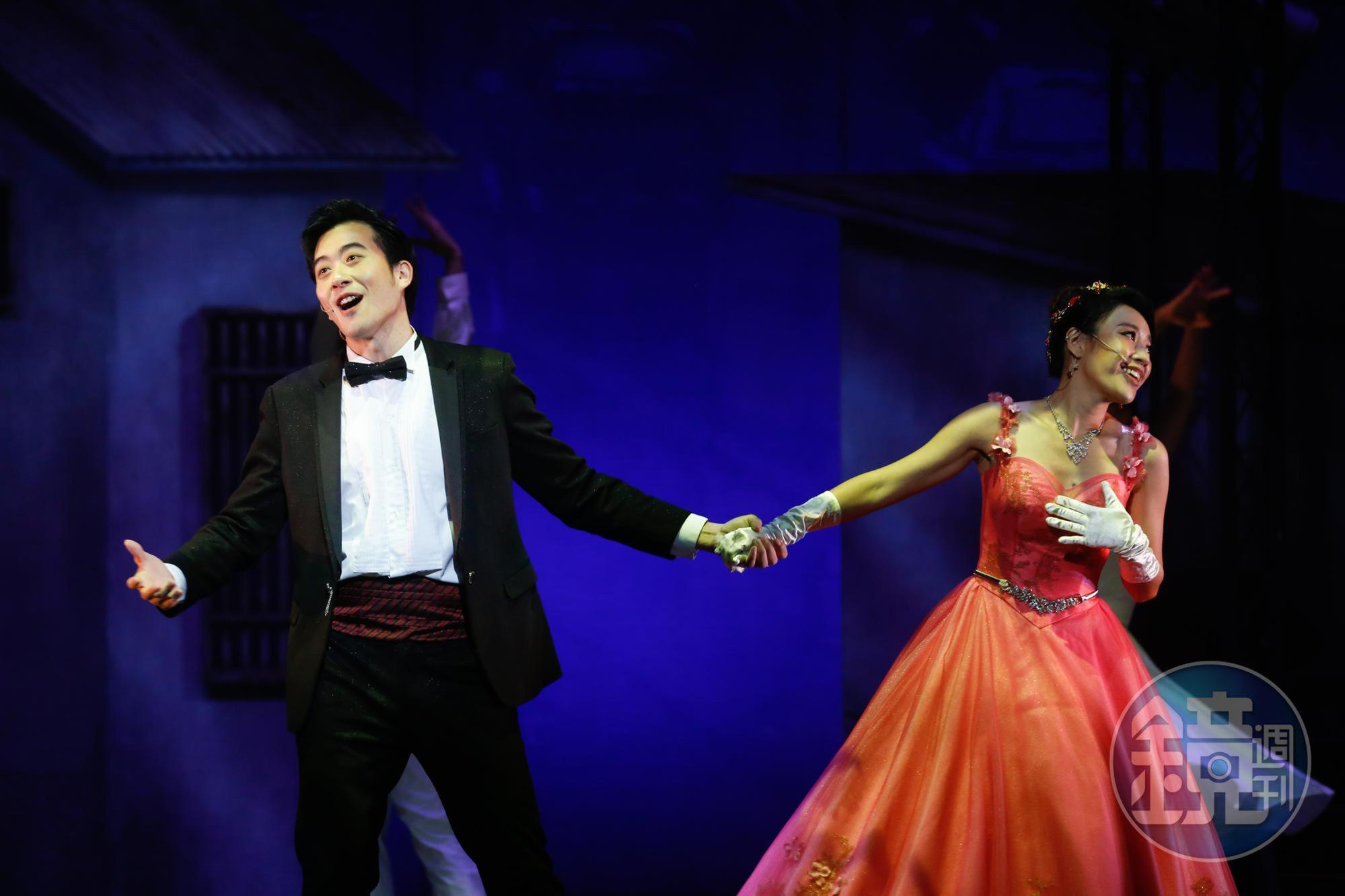 王為與方宥心在《結婚!結昏?辦桌》飾演一對新人。