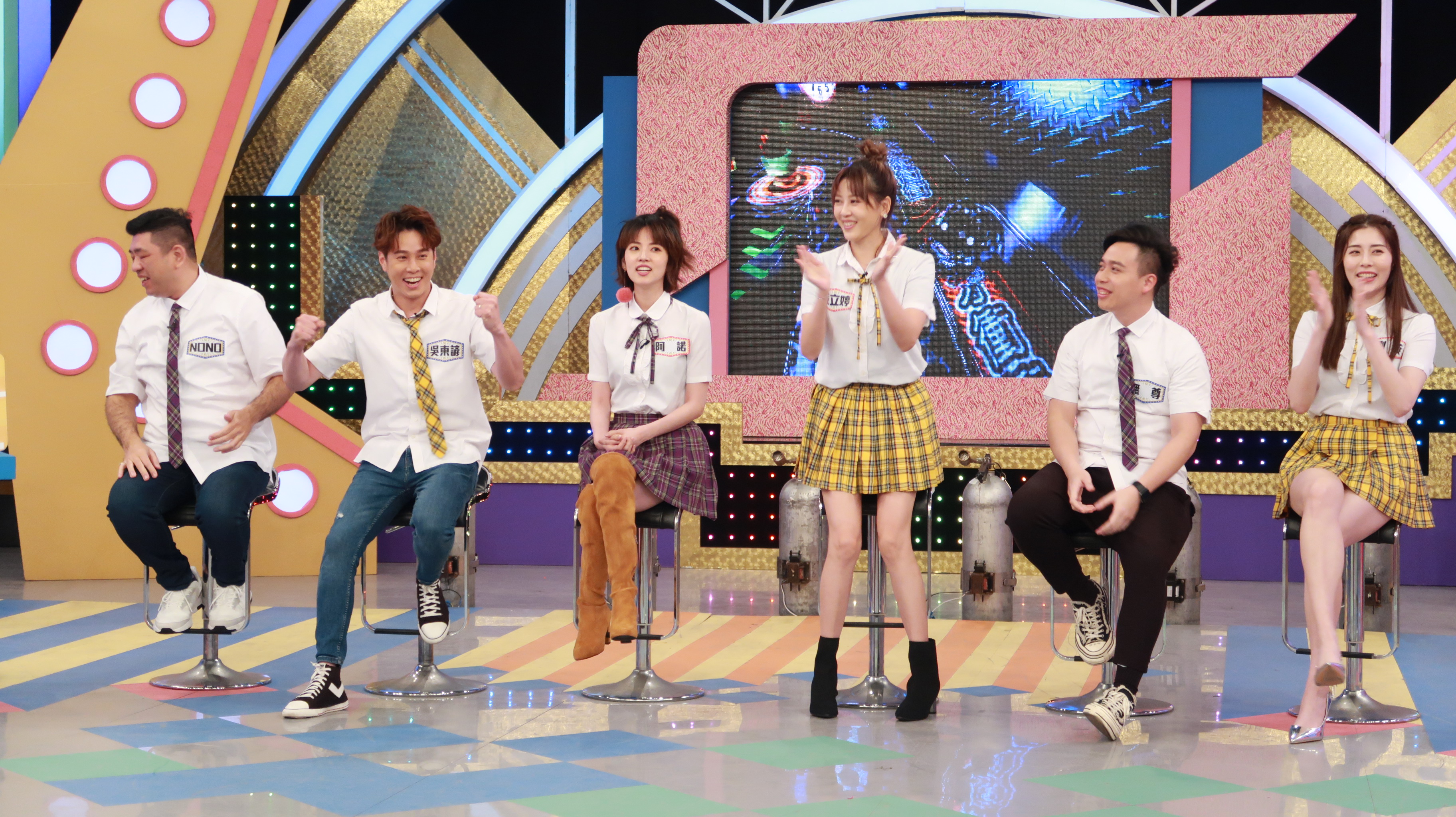 吳東諺（左2）是《天才衝衝衝》忠實觀眾，自豪Tempo系列一定贏。（華視提供）