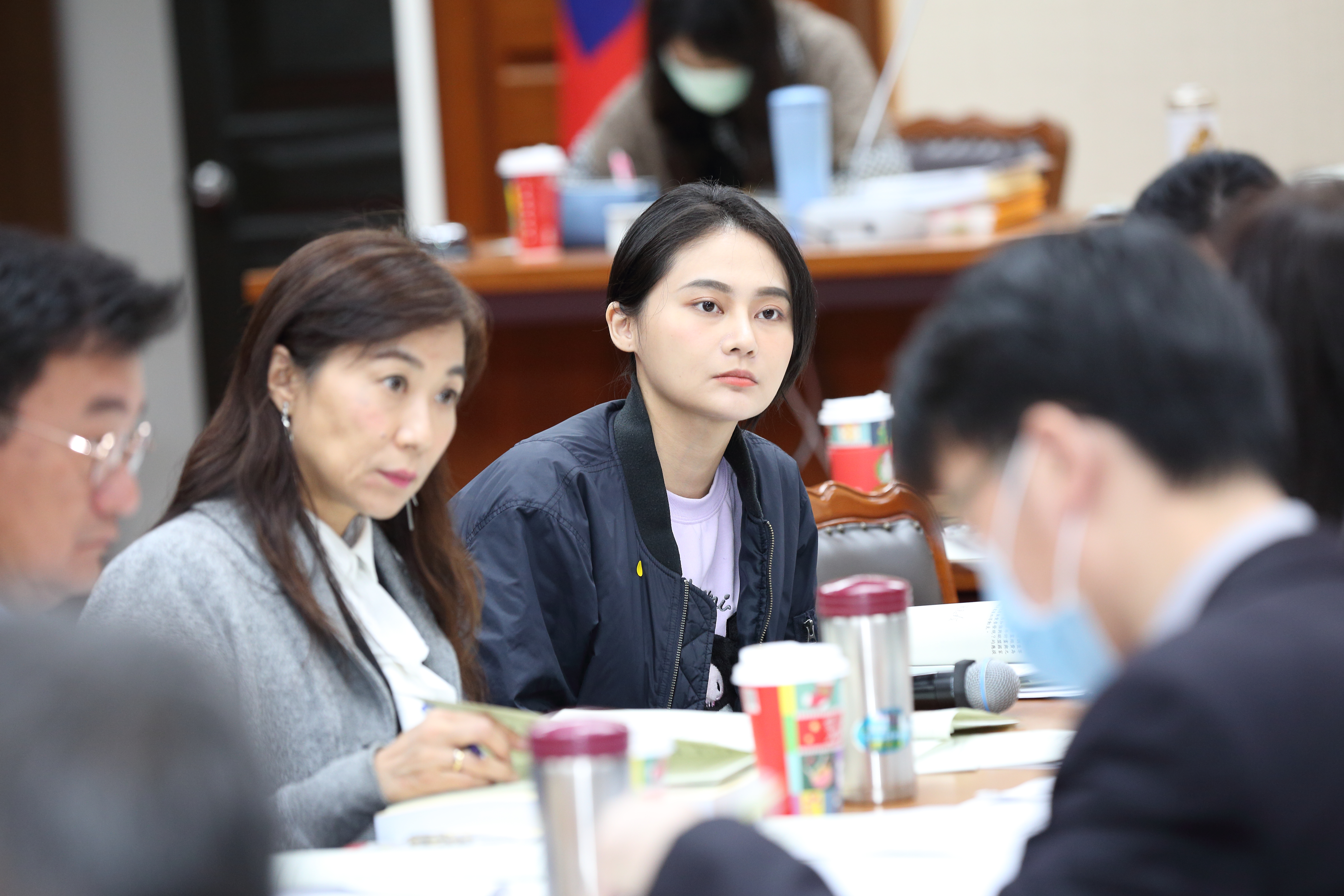 賴品妤名下僅擁有去年2月以163萬元購入的TOYOTA休旅車及存款17萬餘元。