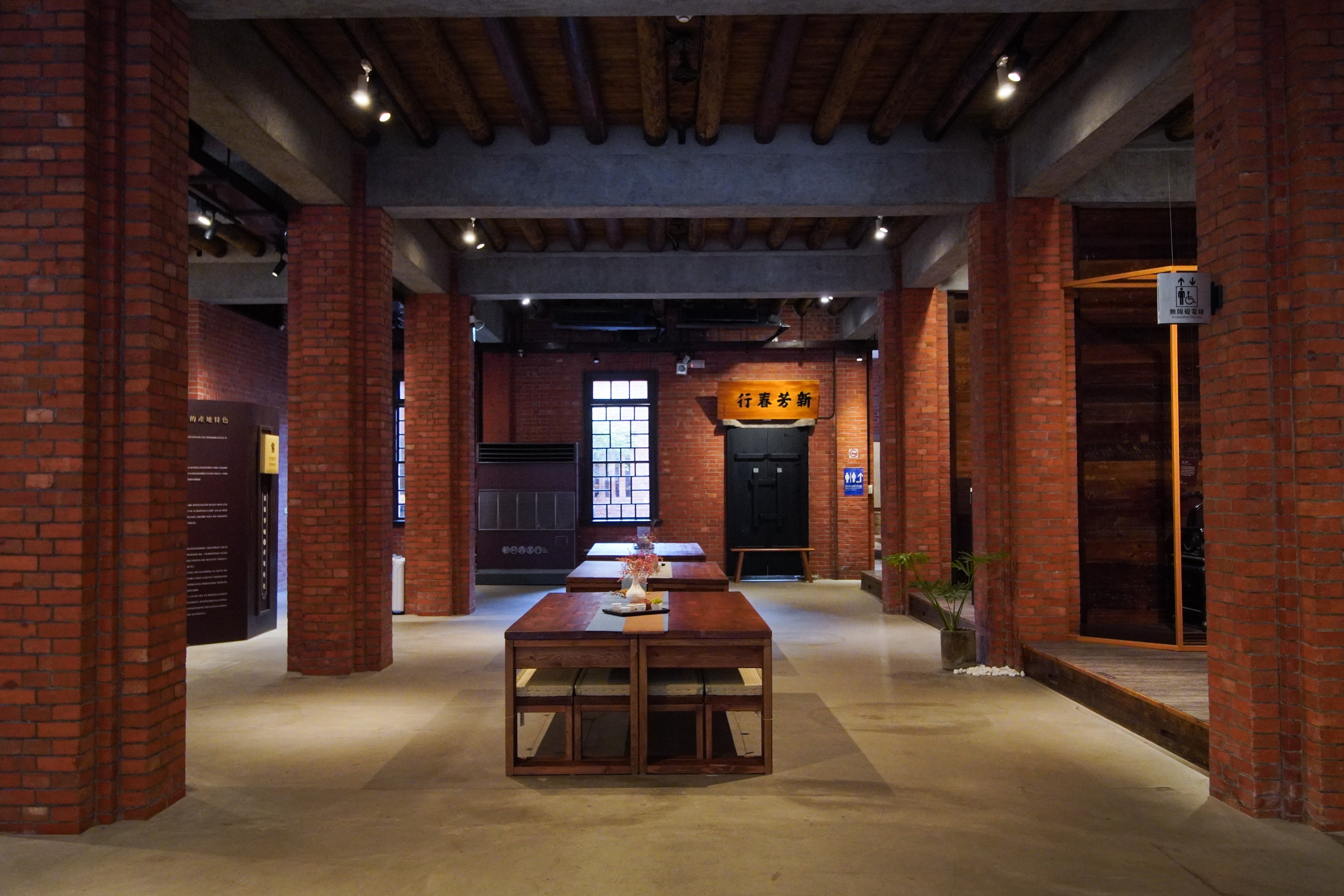 茶行為三開間三進的建築，且為住商混和的樓房。（台北市文化局提供）